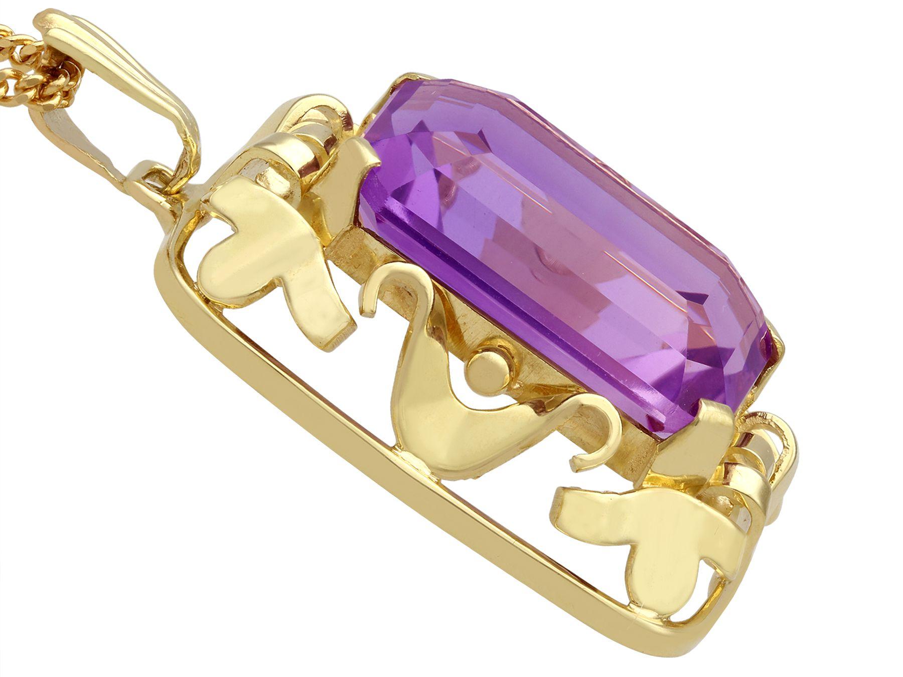 Vintage 1950s 15.41 Carat Amethyst and Yellow Gold Pendant In Excellent Condition For Sale In Jesmond, Newcastle Upon Tyne