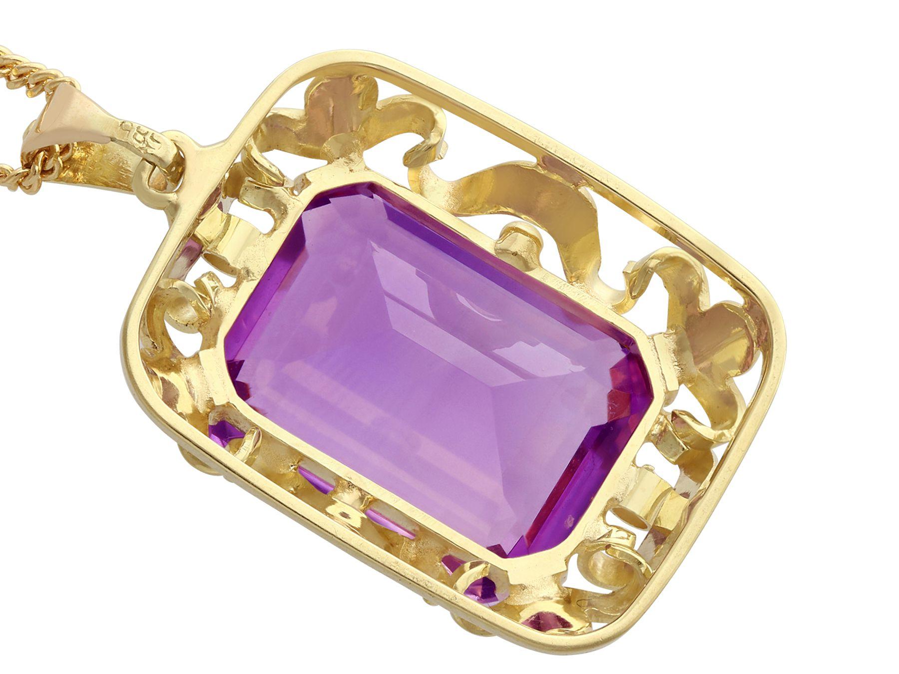 Women's Vintage 1950s 15.41 Carat Amethyst and Yellow Gold Pendant For Sale