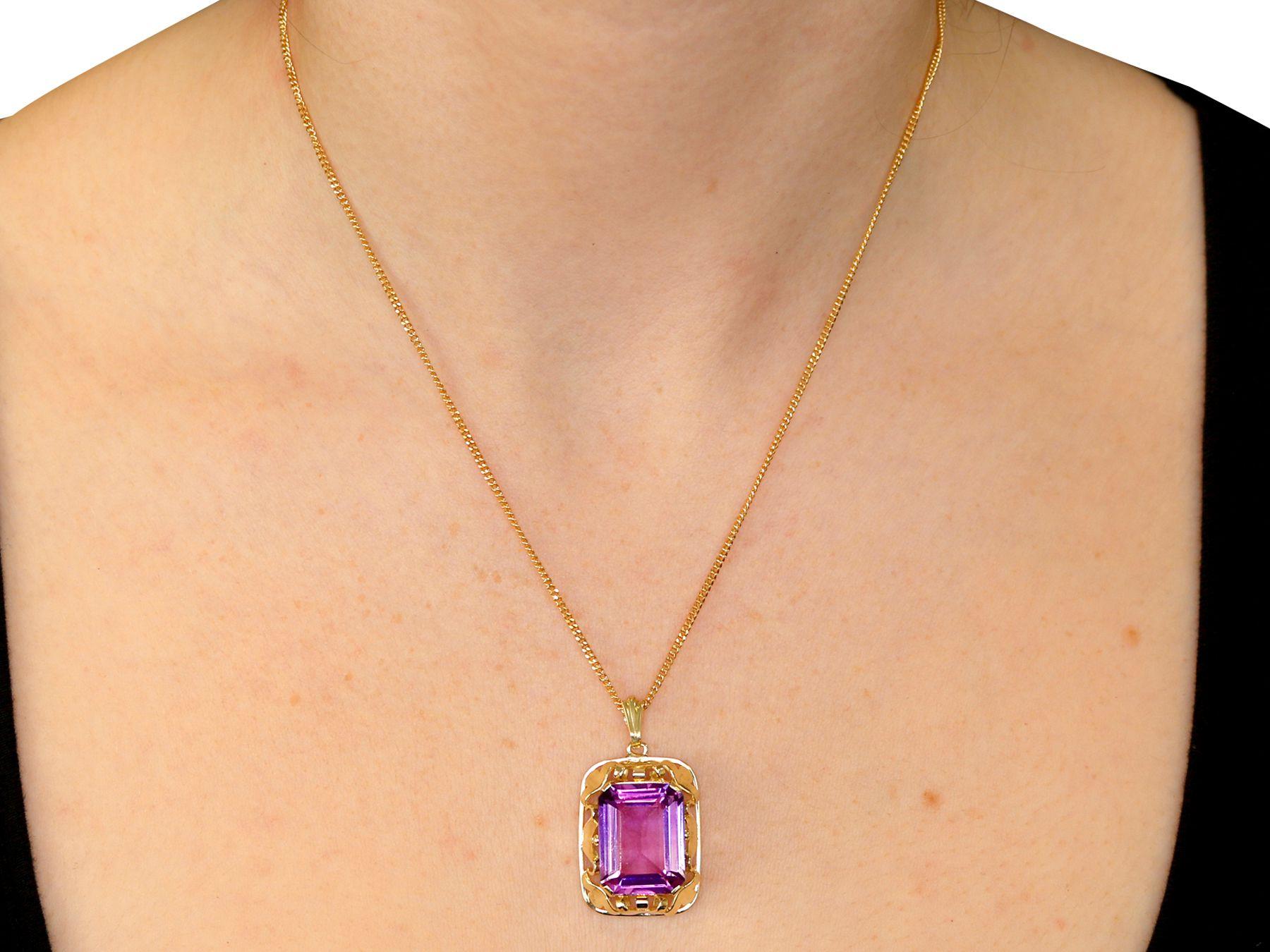 Vintage 1950s 15.41 Carat Amethyst and Yellow Gold Pendant For Sale 2