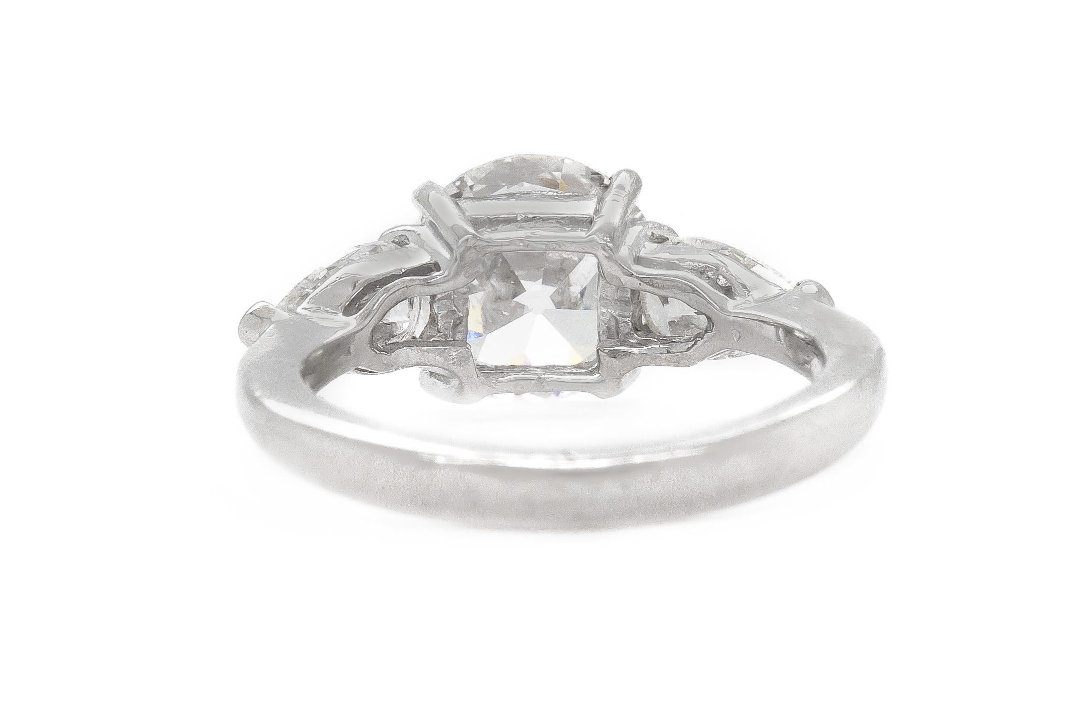 Anillo de compromiso de diamantes antiguos de corte europeo de 1,64 quilates de la década de 1950 Corte europeo antiguo en venta