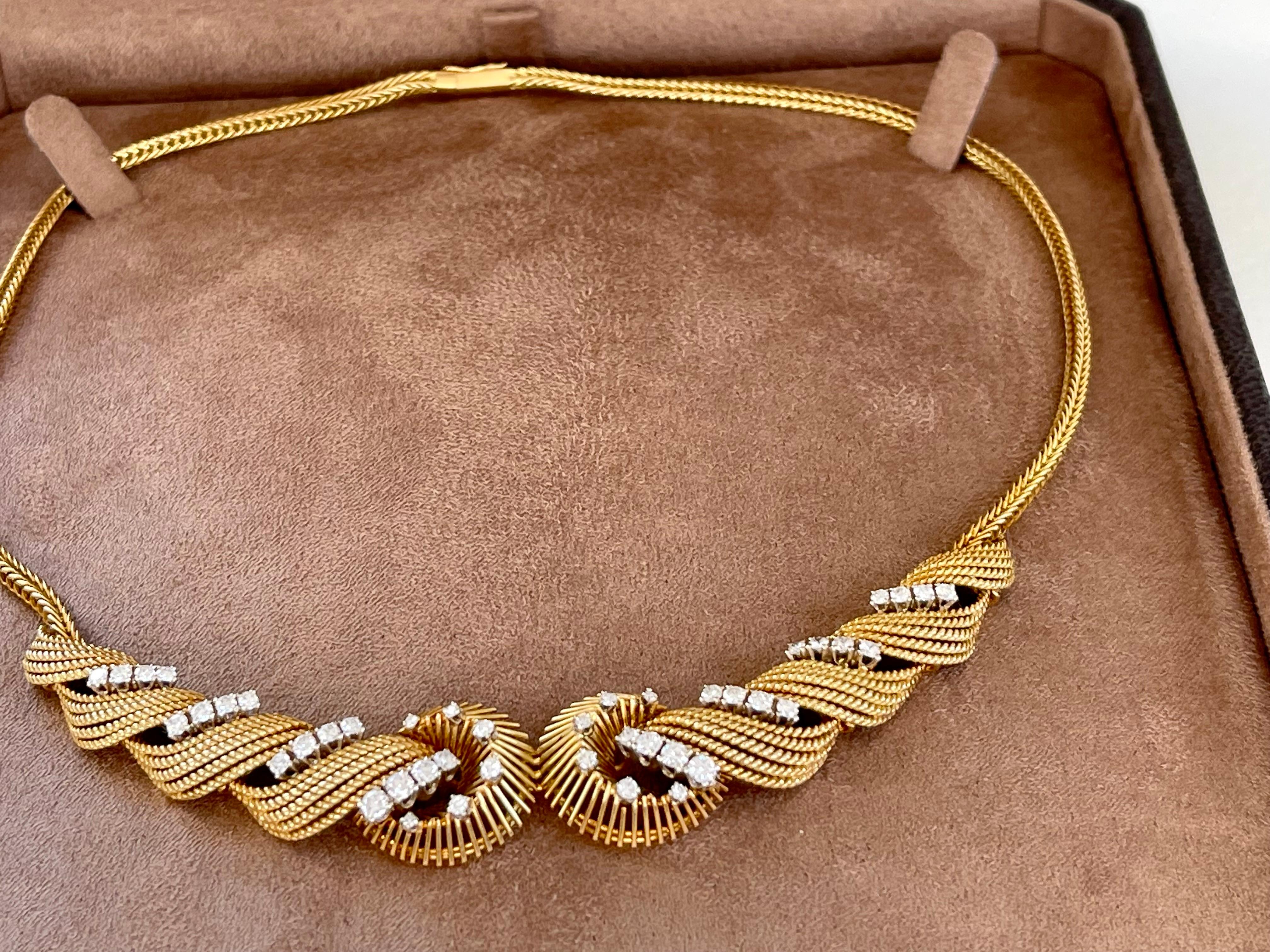 Après-guerre Bucherer Collier vintage en or jaune 18 carats avec fil torsadé et diamants, Suisse, années 1950 en vente