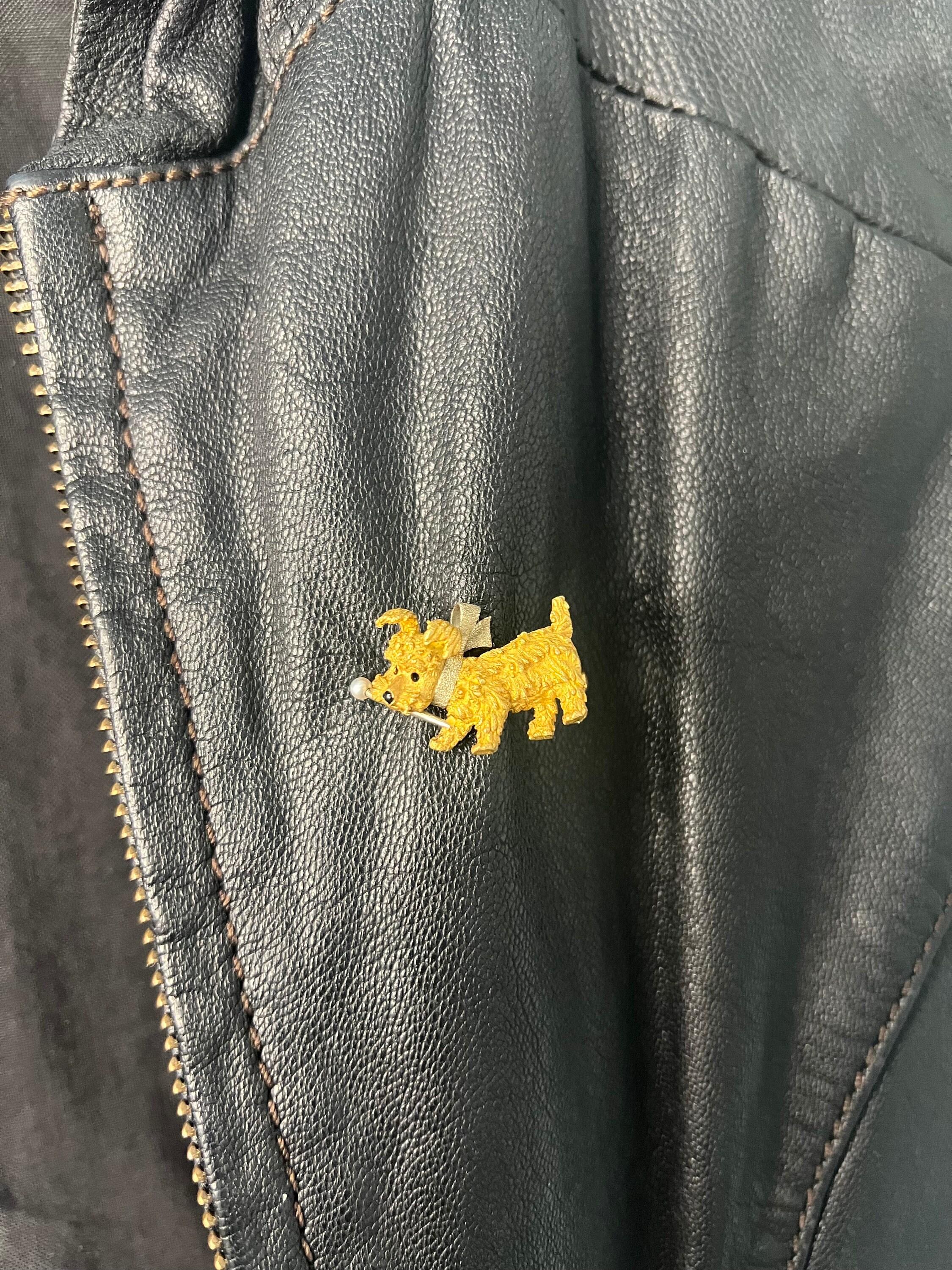 Vintage Dog Brooch

18ct Gold Stamped- 750 Industria Argentina 

Circa 1950’s 

Cute, yellow gold vintage dog brooch. He looks like a lovely little Schnauzer or similar breed. 
Beautifully detailed with a little onyx set nose, a white gold collar &