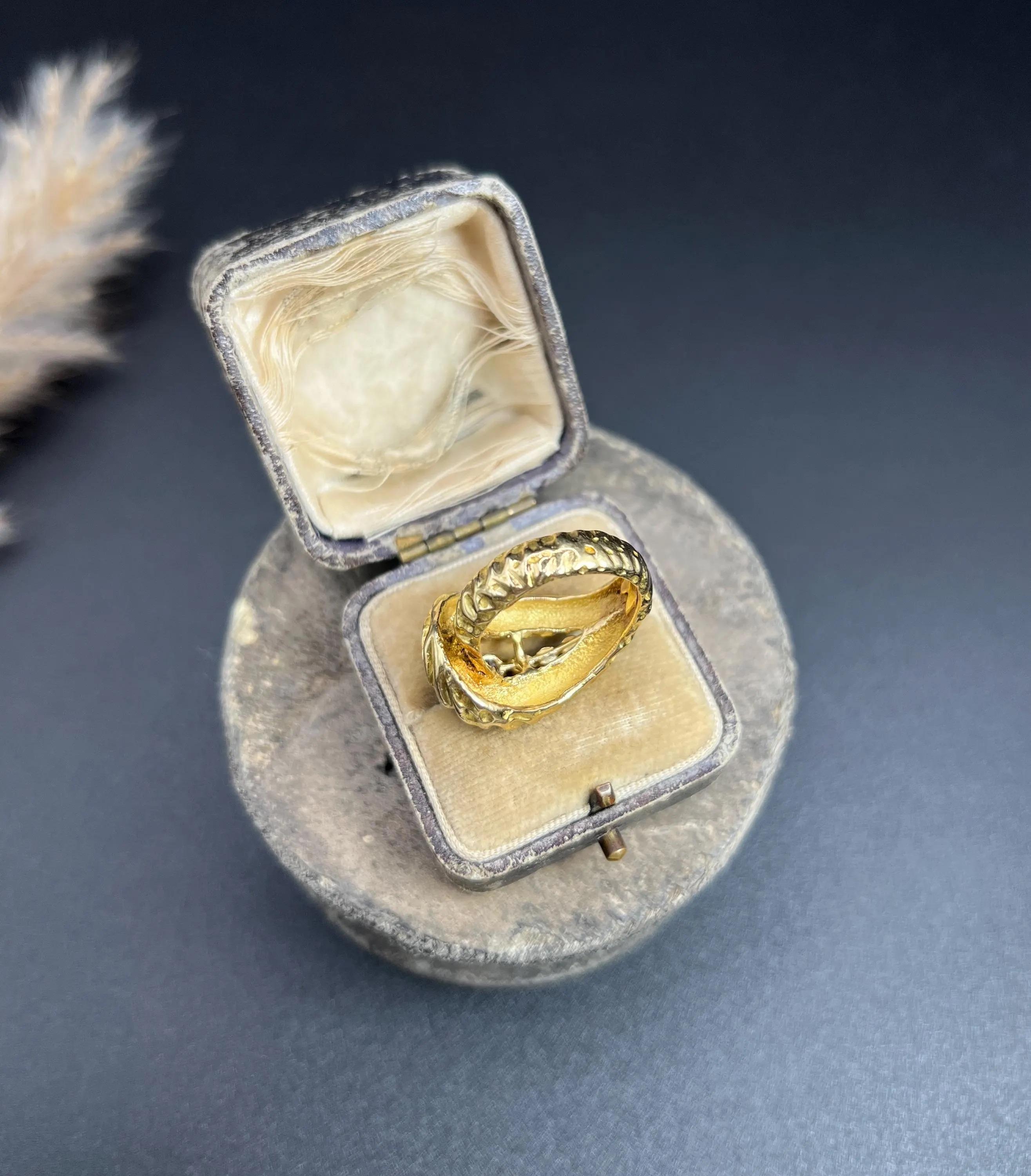 Vintage 1950s 18ct Yellow Gold French Hallmarked, Diamond Buckle Ring For Sale 5