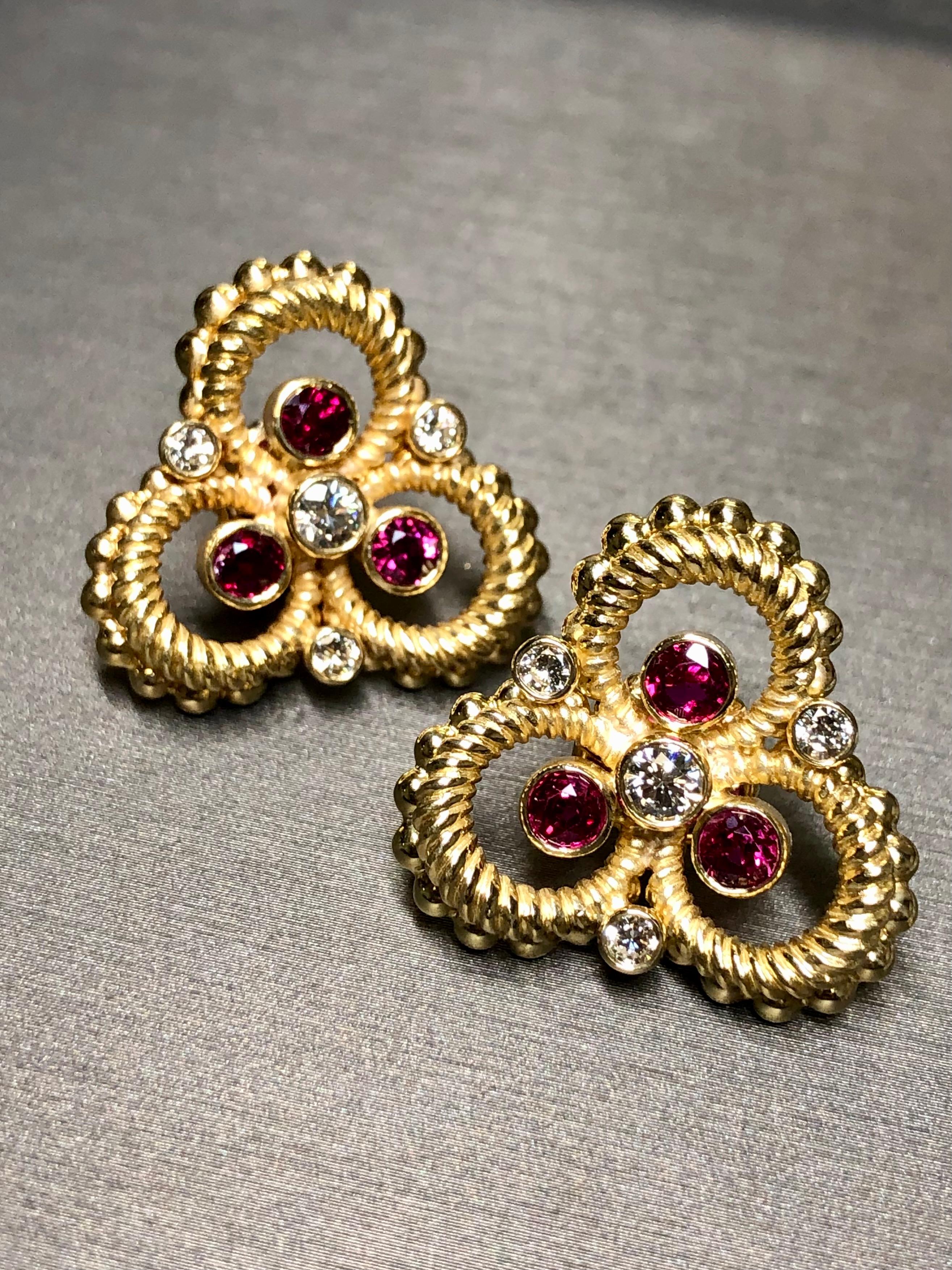 Vintage 1950's 18K Ruby Diamond Beaded Rope Large Clover Ohrringe 2,90cttw F Vs (Zeitgenössisch) im Angebot