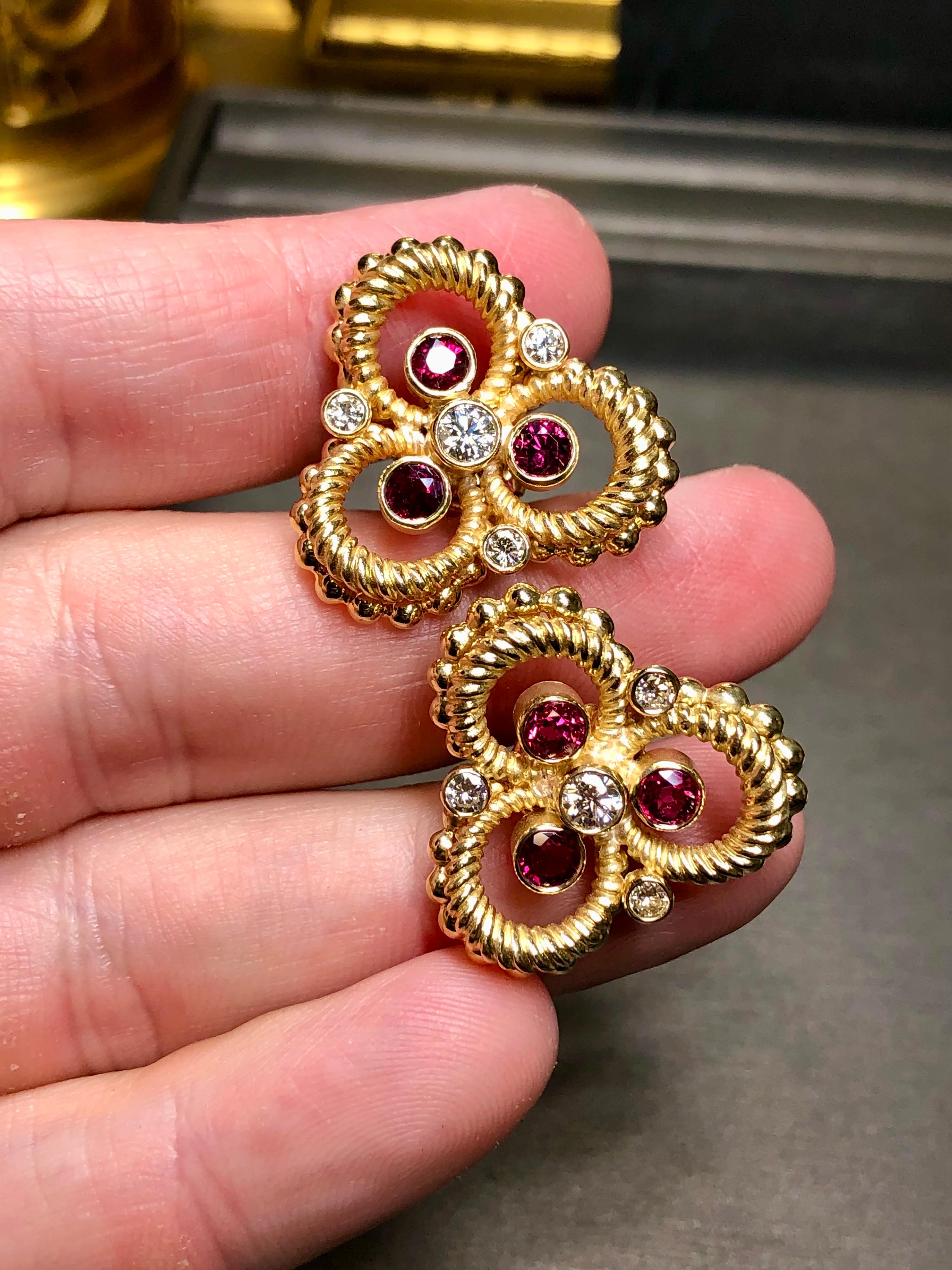 Vintage 1950's 18K Ruby Diamond Beaded Rope Large Clover Ohrringe 2,90cttw F Vs im Angebot 1
