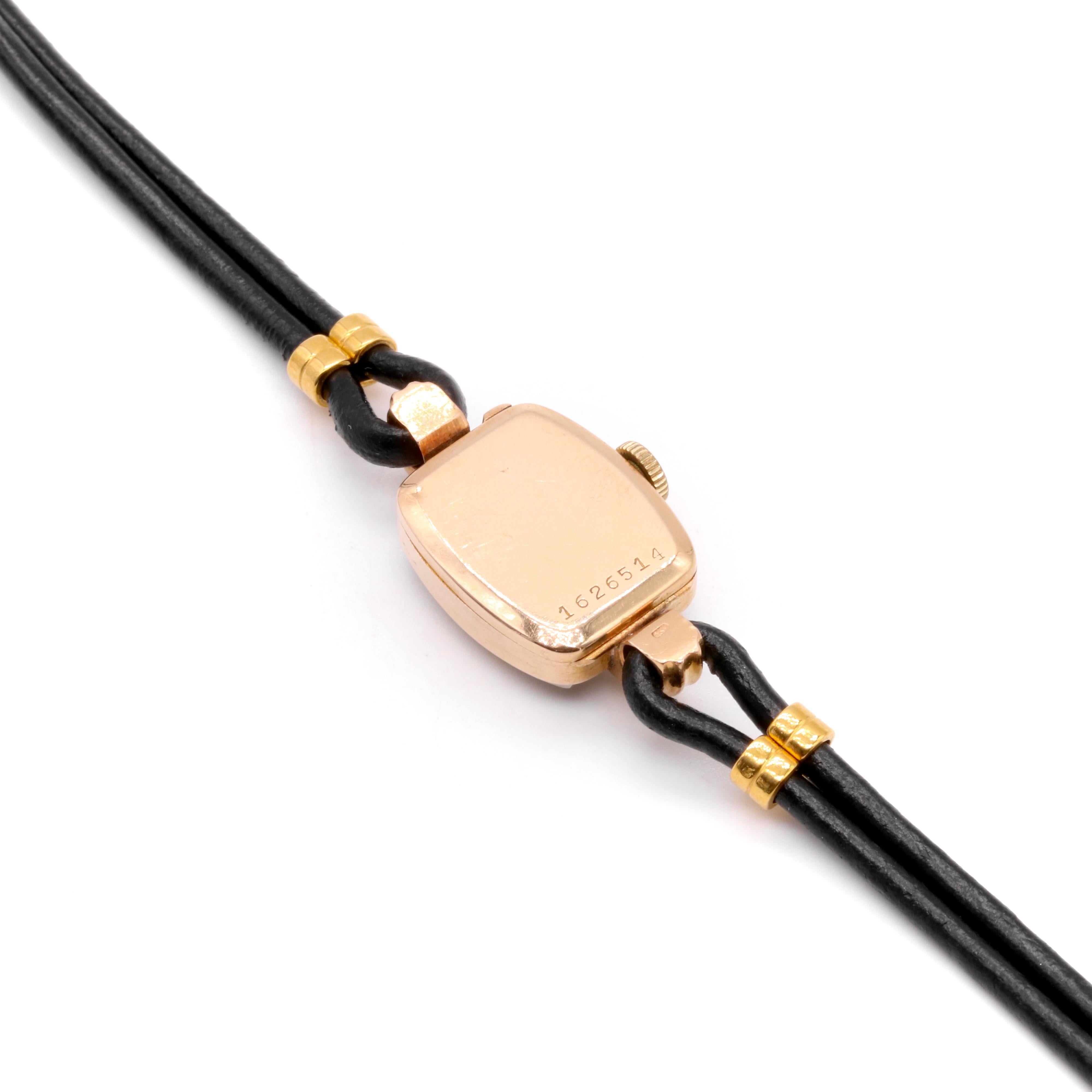 Reloj suizo Cortebert Vintage de los años 50 de oro amarillo de 18 quilates con correa de piel negra en venta 2