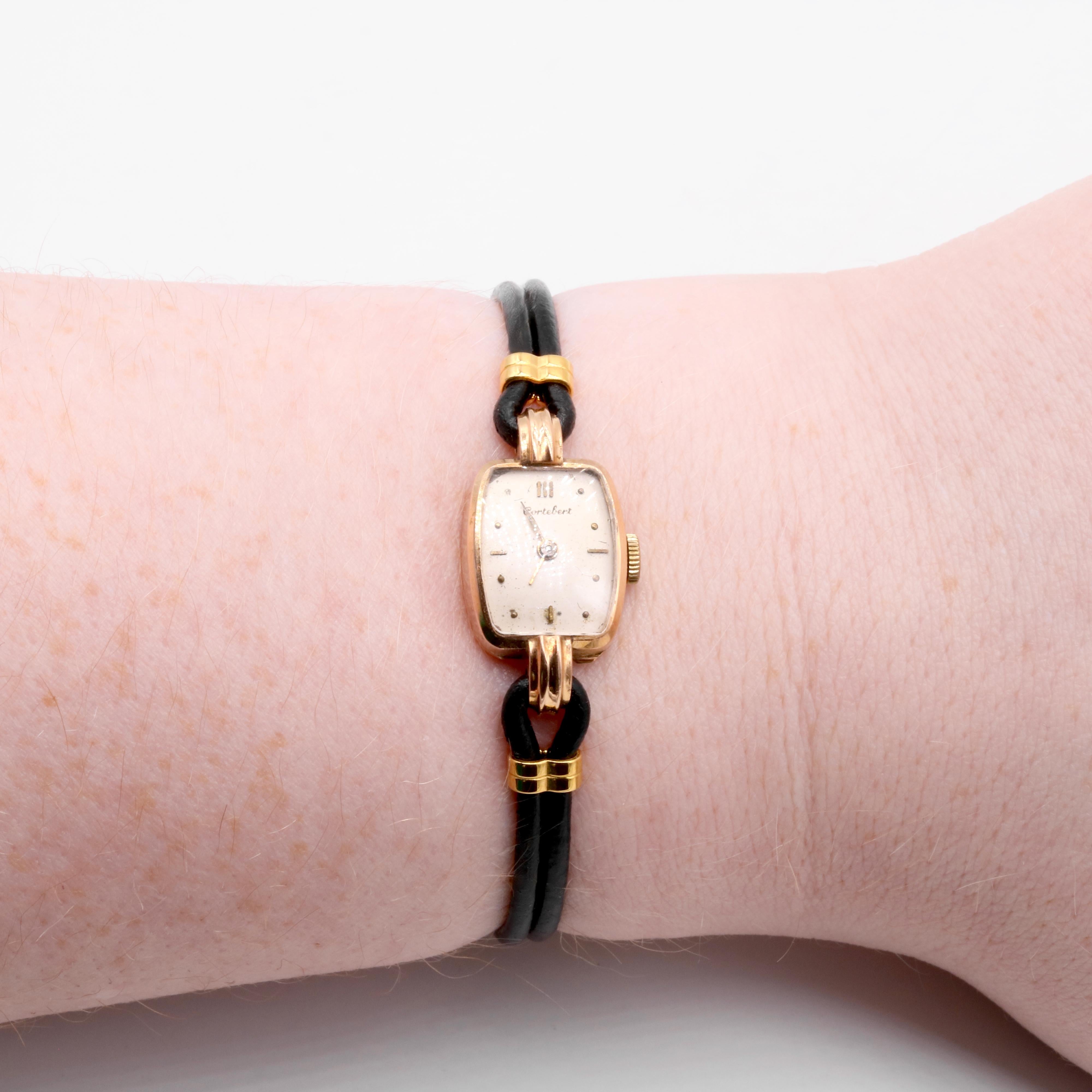 Reloj suizo Cortebert Vintage de los años 50 de oro amarillo de 18 quilates con correa de piel negra en venta 4