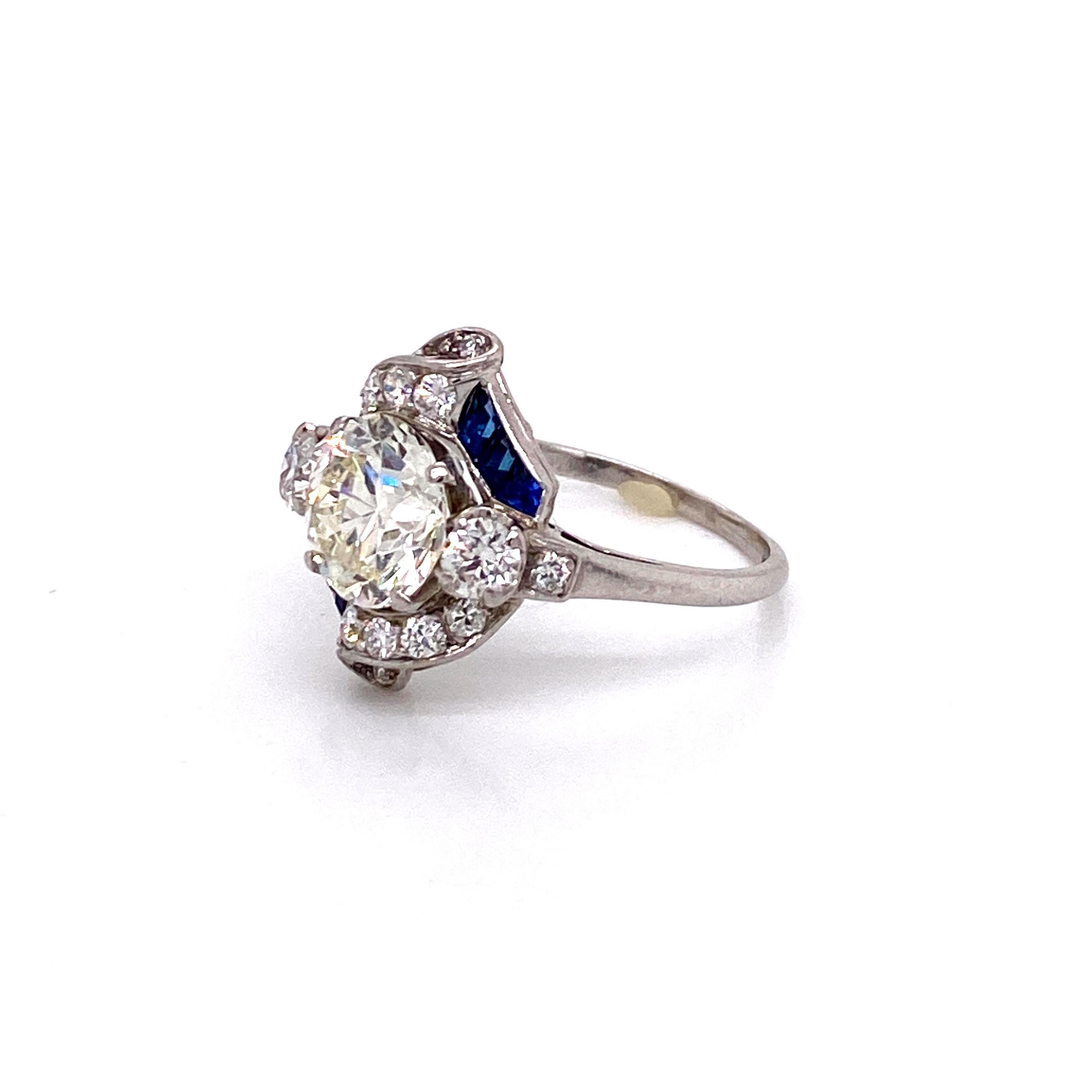 Anillo vintage de los años 50 de diamantes redondos de 2,10 quilates con zafiros y diamantes en venta 3