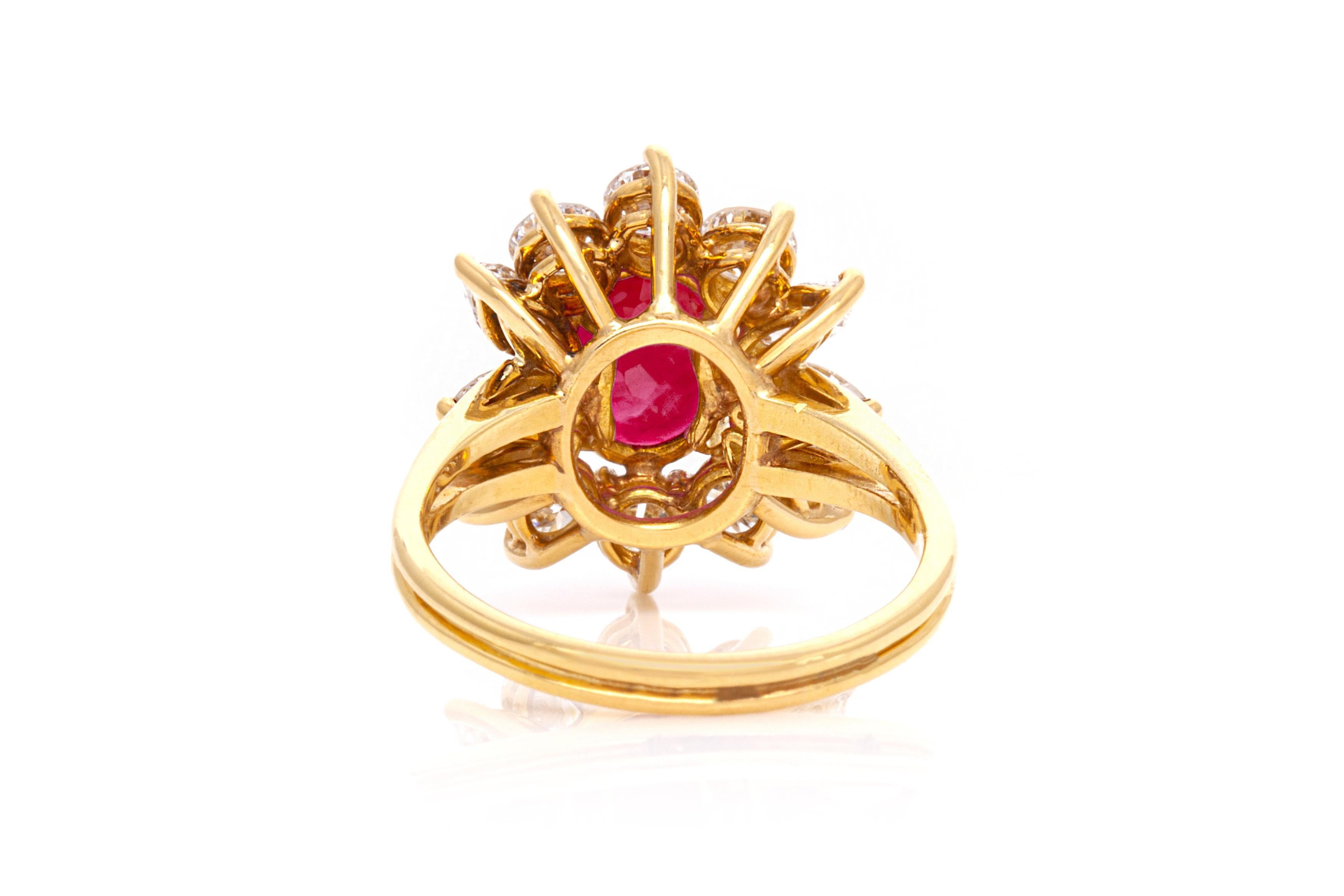 Taille ovale Vintage 1950s 2.28 Carat Oval Cut Burma Ruby and 2.00 Carat Diamonds Flower Ring en vente