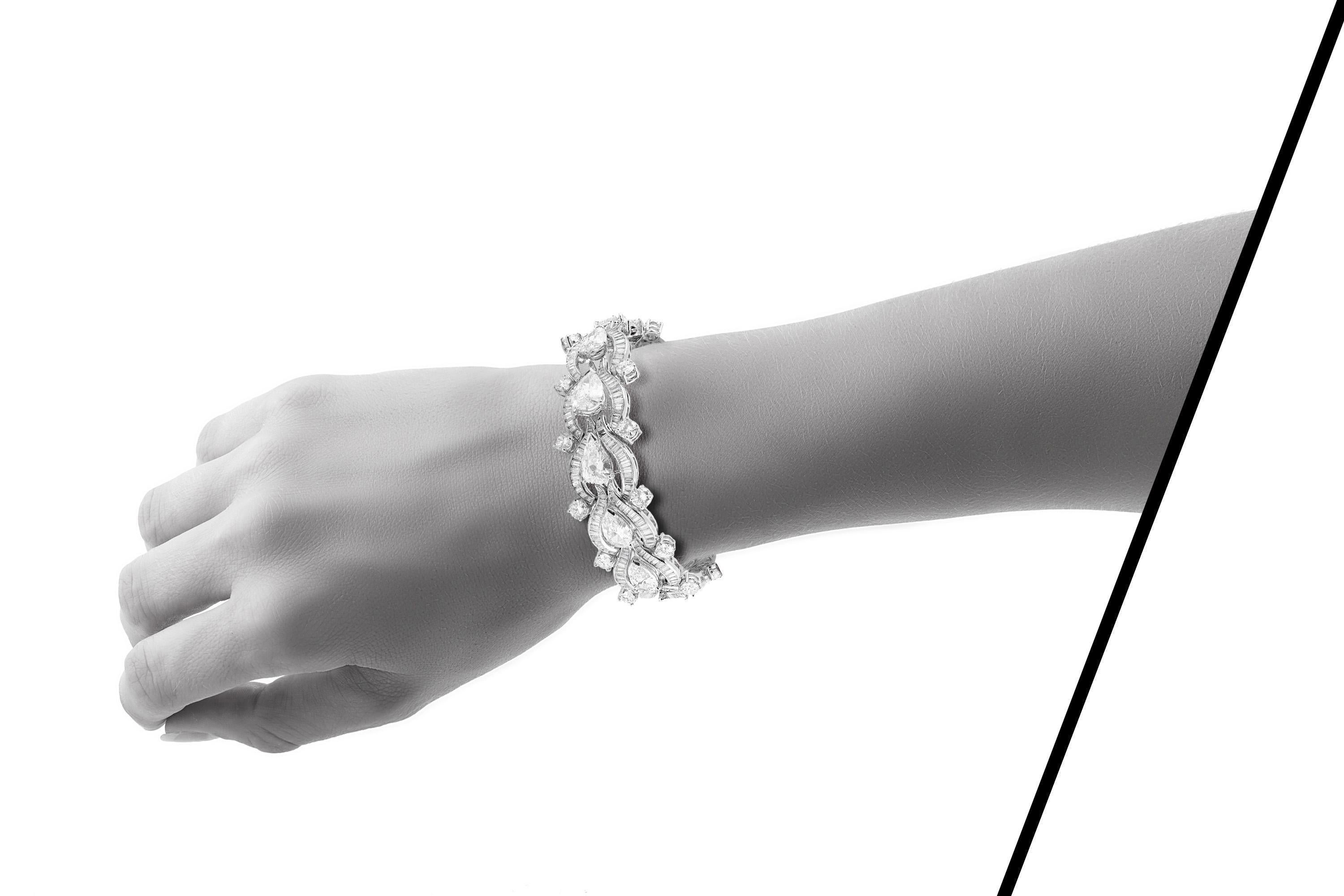 Vintage 1950s 30.00 Carat Pear, Round & Baguette Cut Diamond Bracelet Bon état - En vente à New York, NY