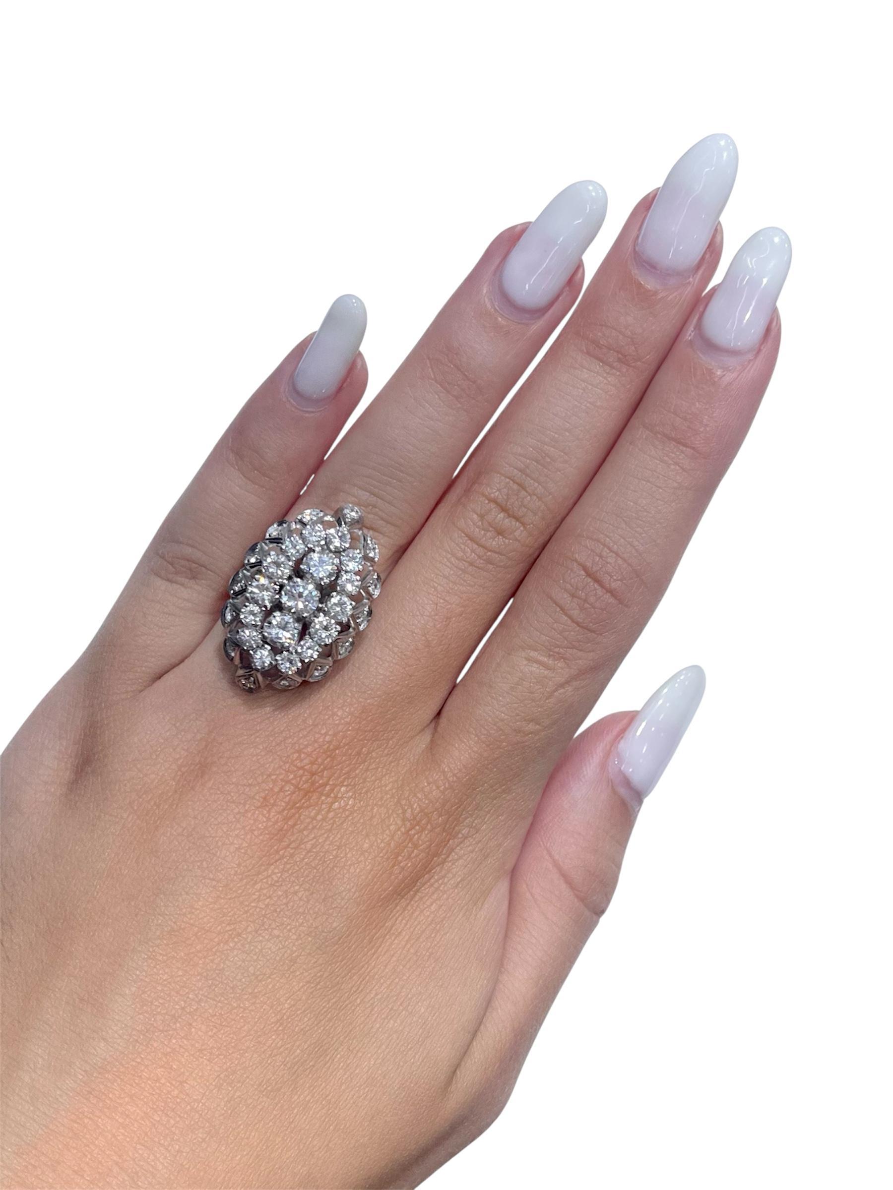 Anillo vintage de diamantes de 3,30 quilates de los años 50 en Bueno estado para la venta en New York, NY