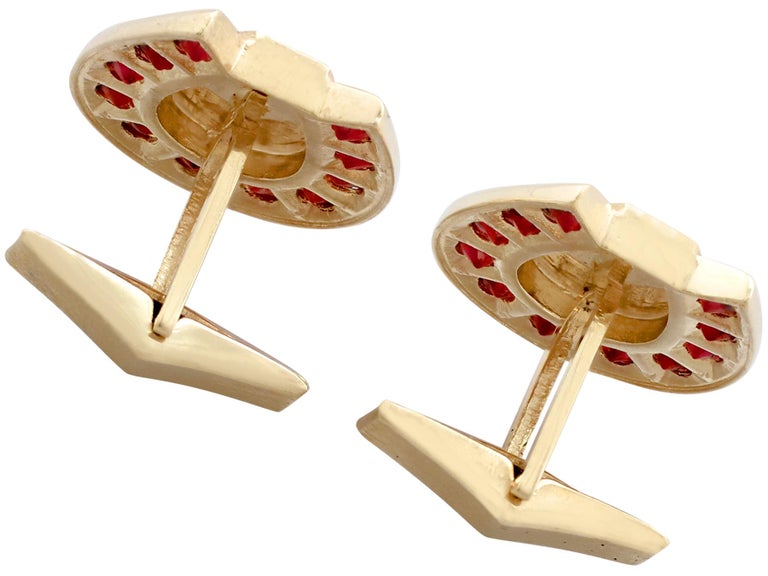 Vintage 1950s 3.82 Carat Garnet and Yellow Gold Horseshoe Cufflinks In Excellent Condition For Sale In Jesmond, Newcastle Upon Tyne