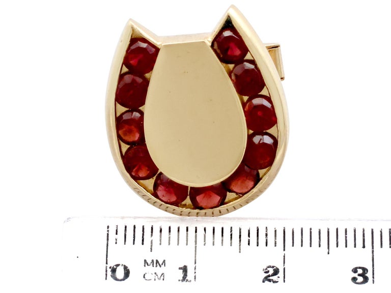 Vintage 1950s 3.82 Carat Garnet and Yellow Gold Horseshoe Cufflinks For Sale 1