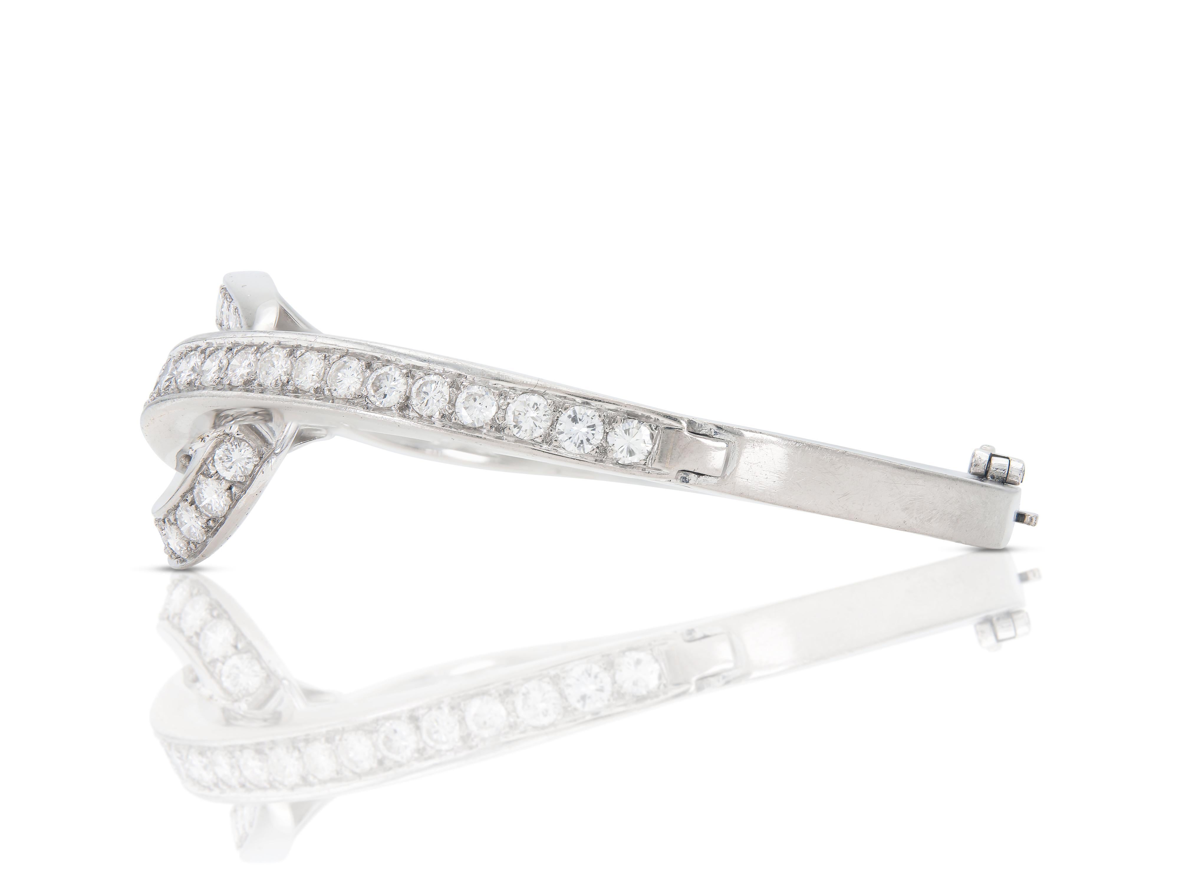 Finely crafted in 18k white gold with Round Brilliant cut Diamonds weighing approximately a total of 4.00 carats.
Circa 1950s
Size 6 inches
