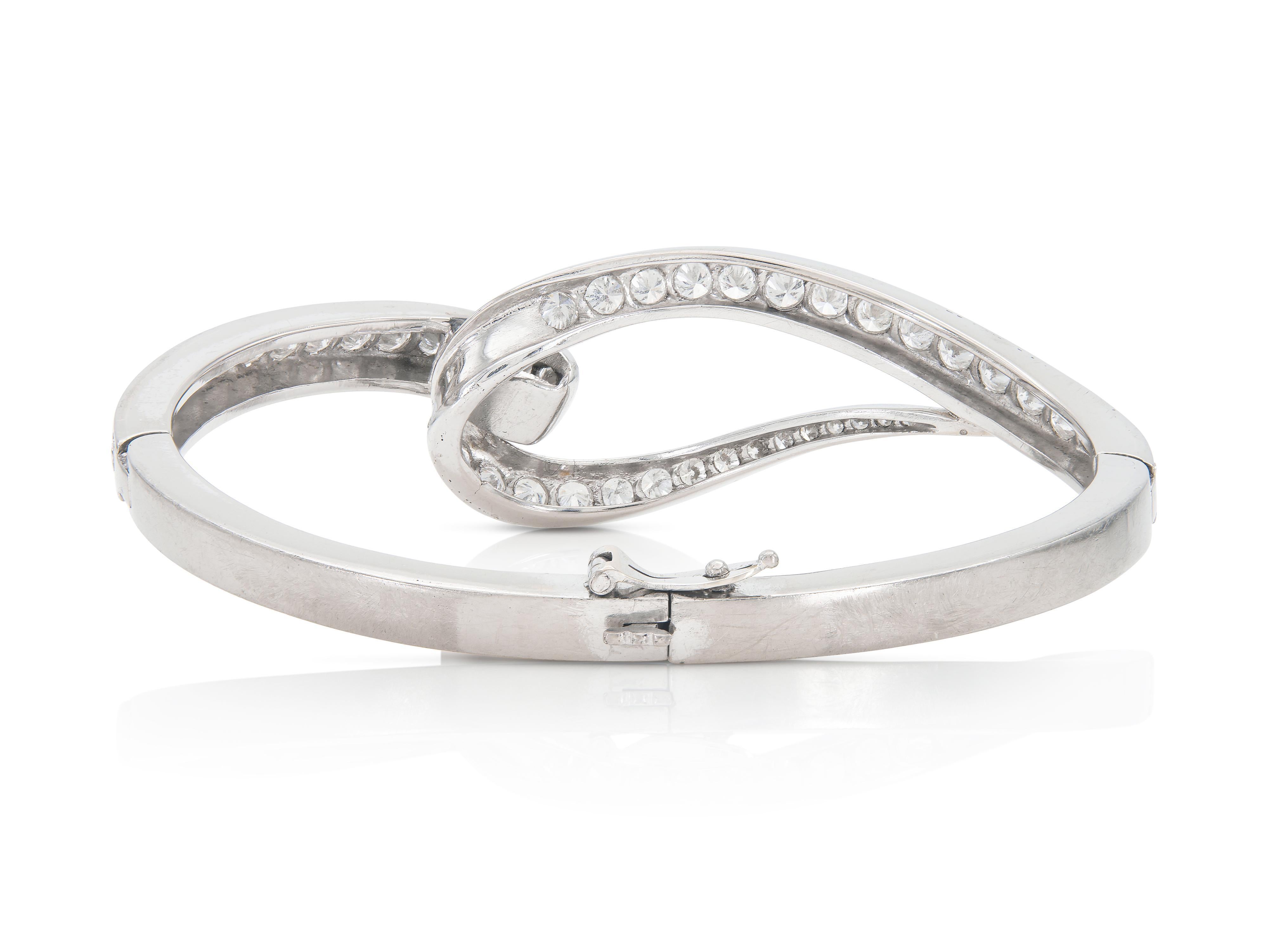 Round Cut Vintage 1950s 4.00 Carat Diamond Hinged Bangle For Sale