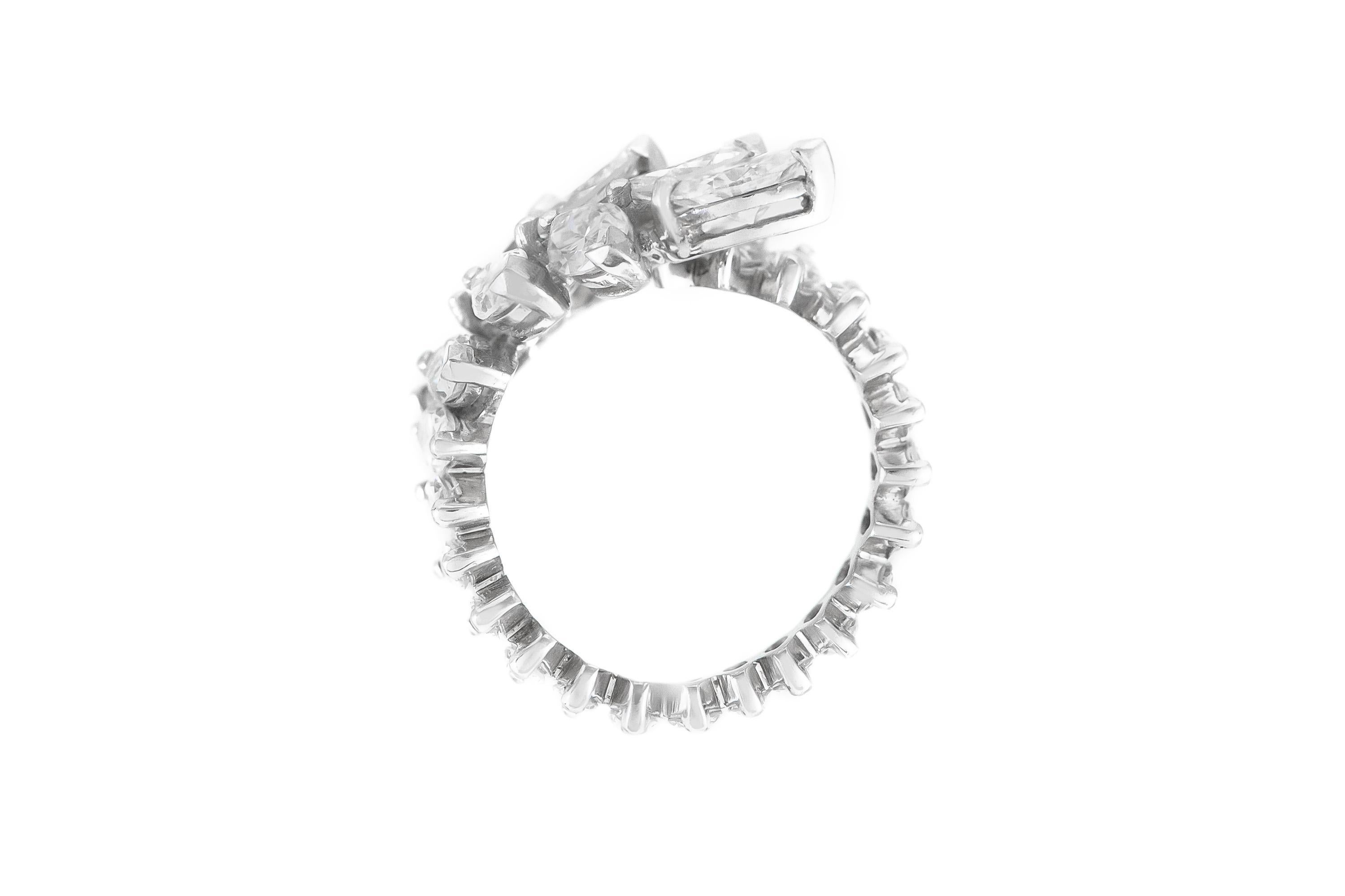 Vintage 1950er Jahre Ring mit 4,00 Karat Diamanten im Marquise-Schliff (Marquiseschliff) im Angebot