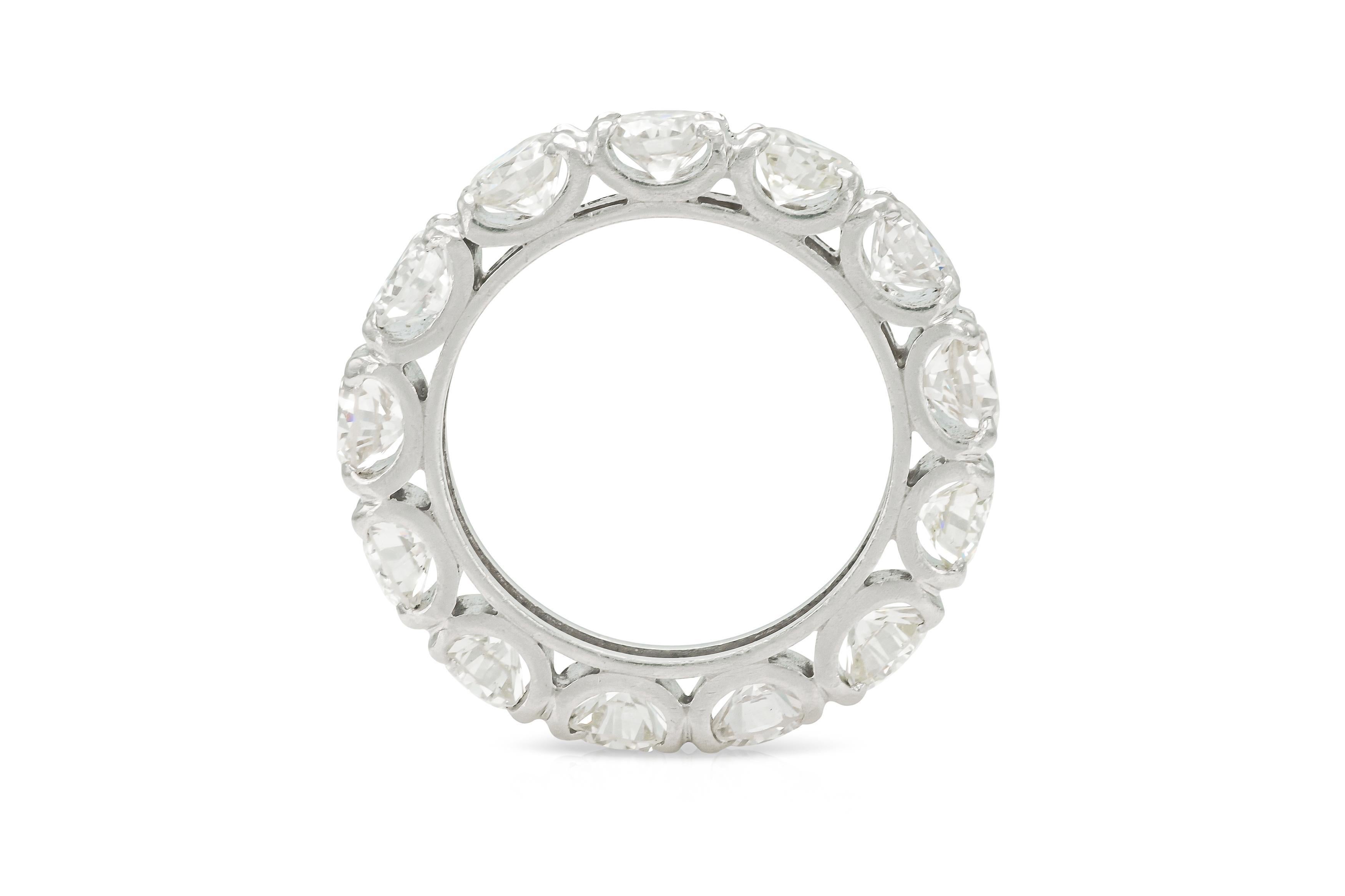 Vintage 1950s 4.00 Carat Round Brilliant Cut Diamond Eternity Band In Good Condition For Sale In New York, NY