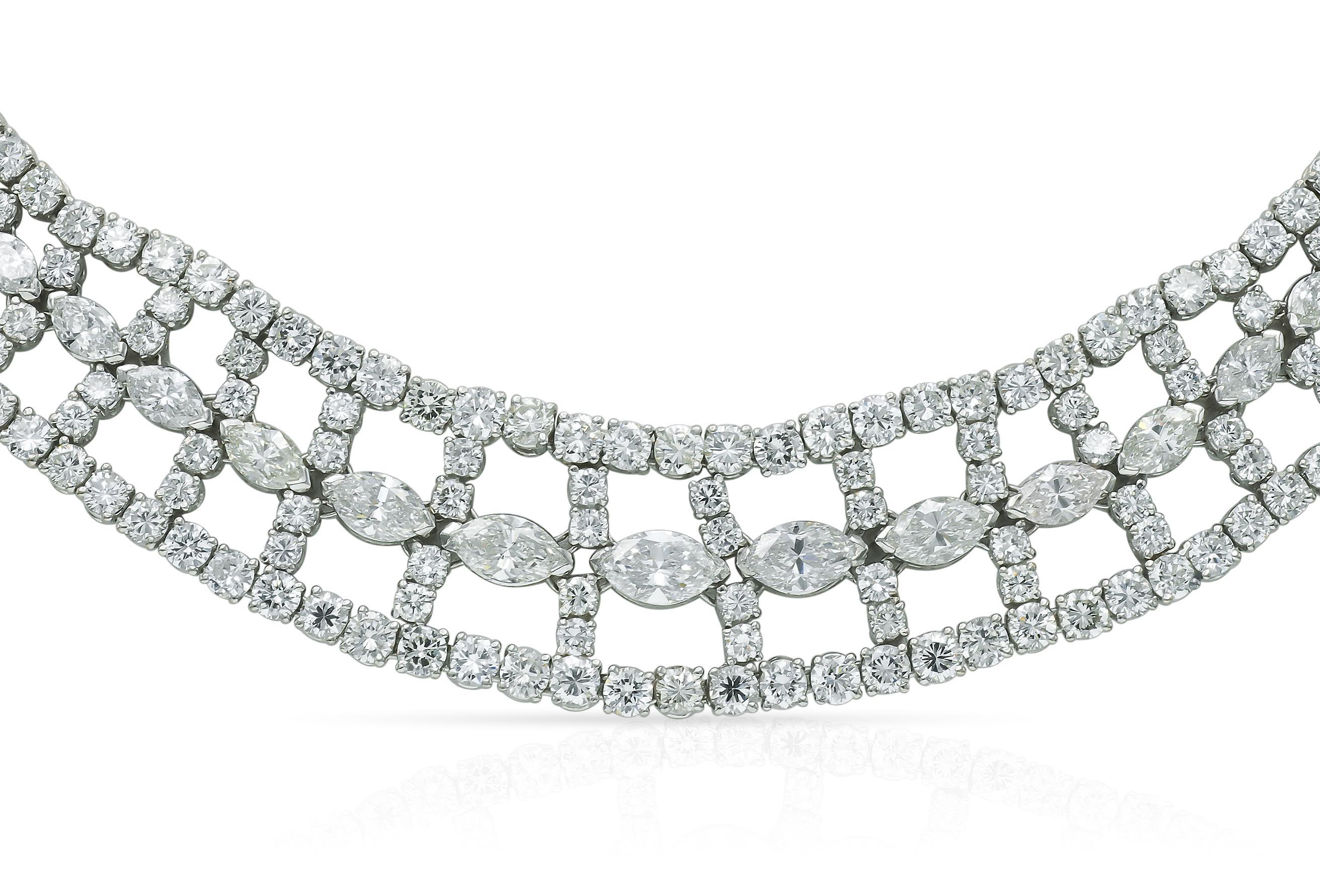 Finement réalisé en platine avec des diamants de taille Marquise et Brilliante pesant au total environ 42,00 carats.
Circa 1950s
16 pouces de long