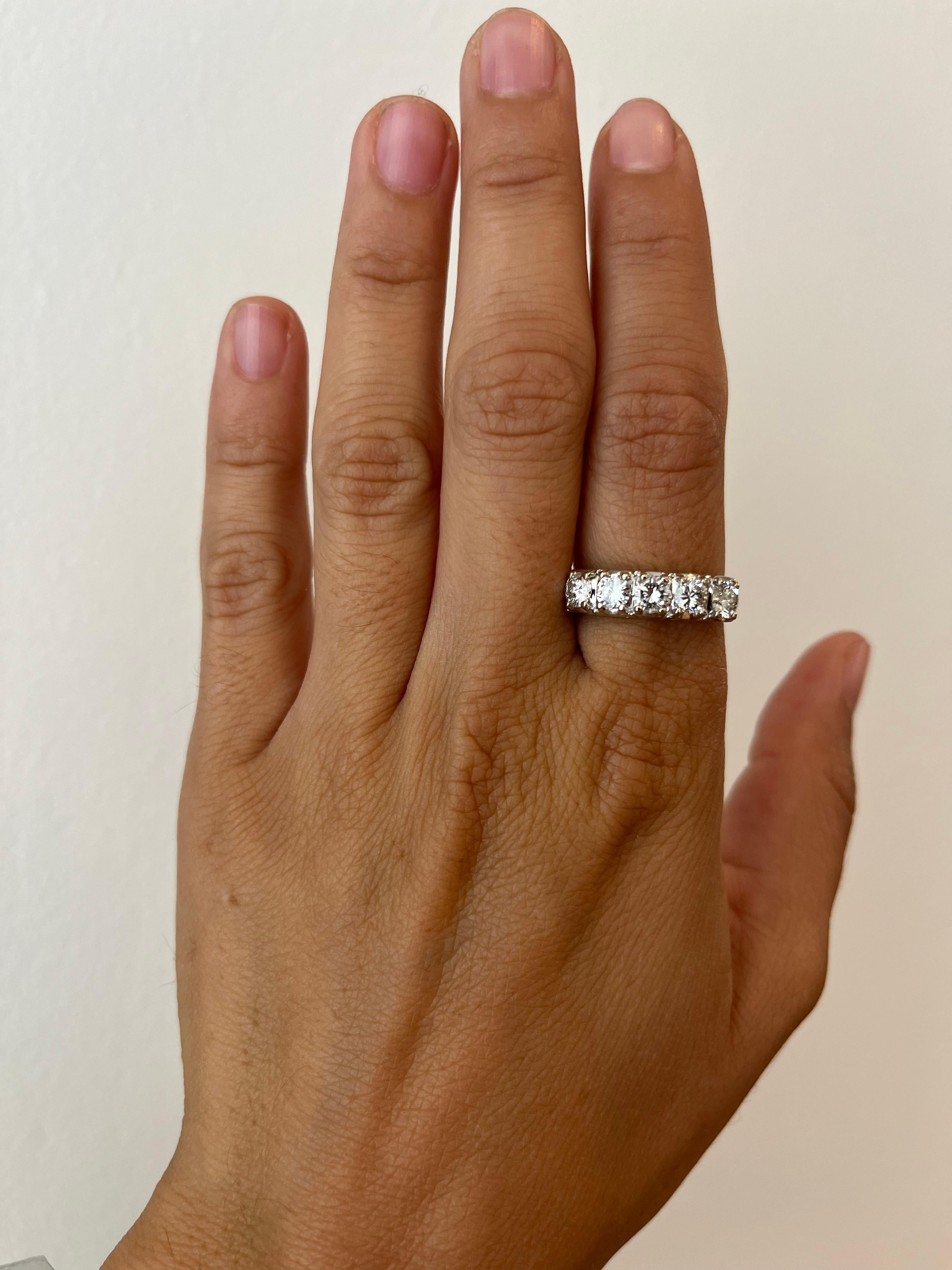 Alianza vintage de 5 diamantes en platino de los años 50 Corte redondo en venta