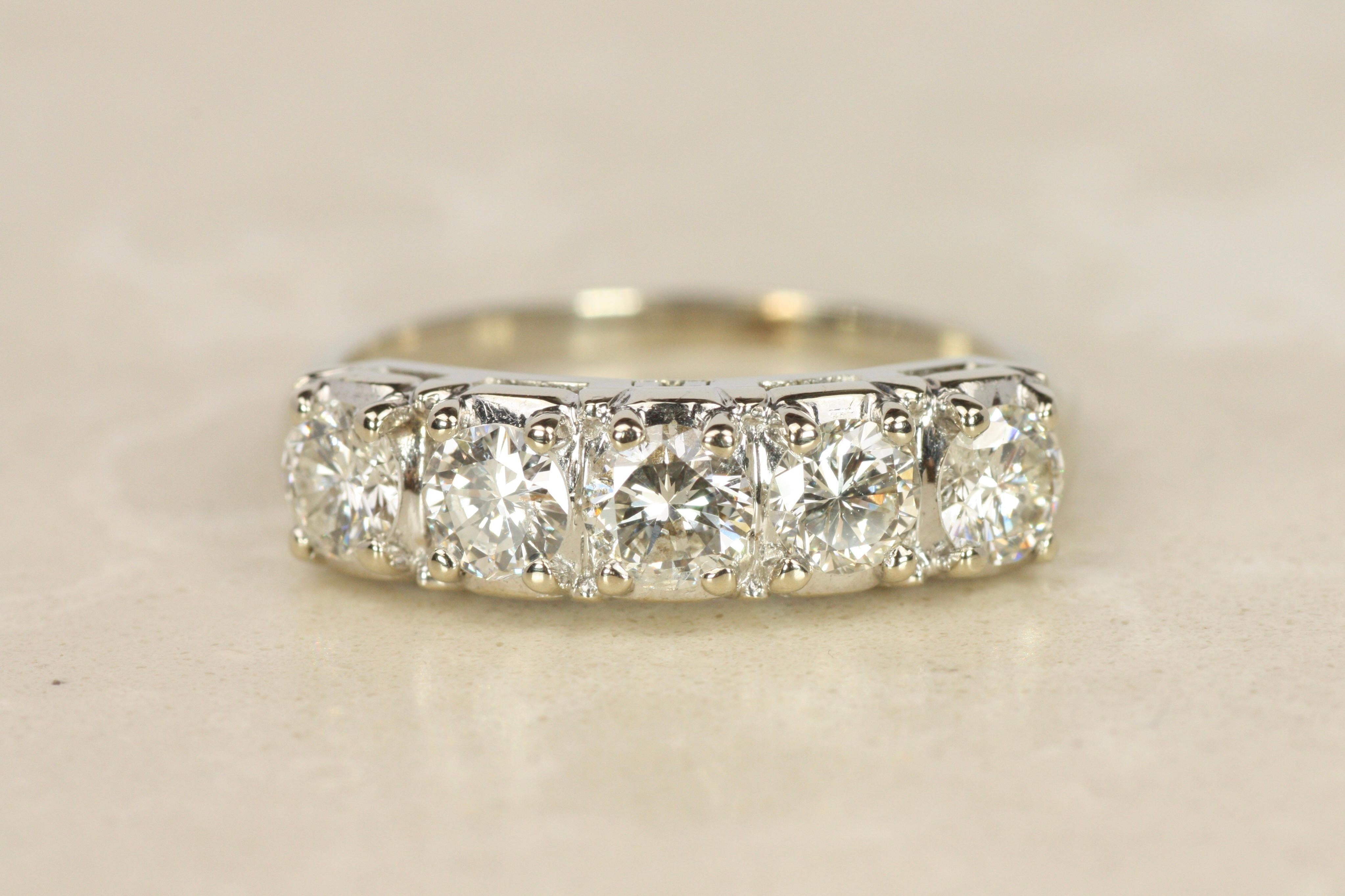 Alianza vintage de 5 diamantes en platino de los años 50 en Bueno estado para la venta en Santa Monica, CA