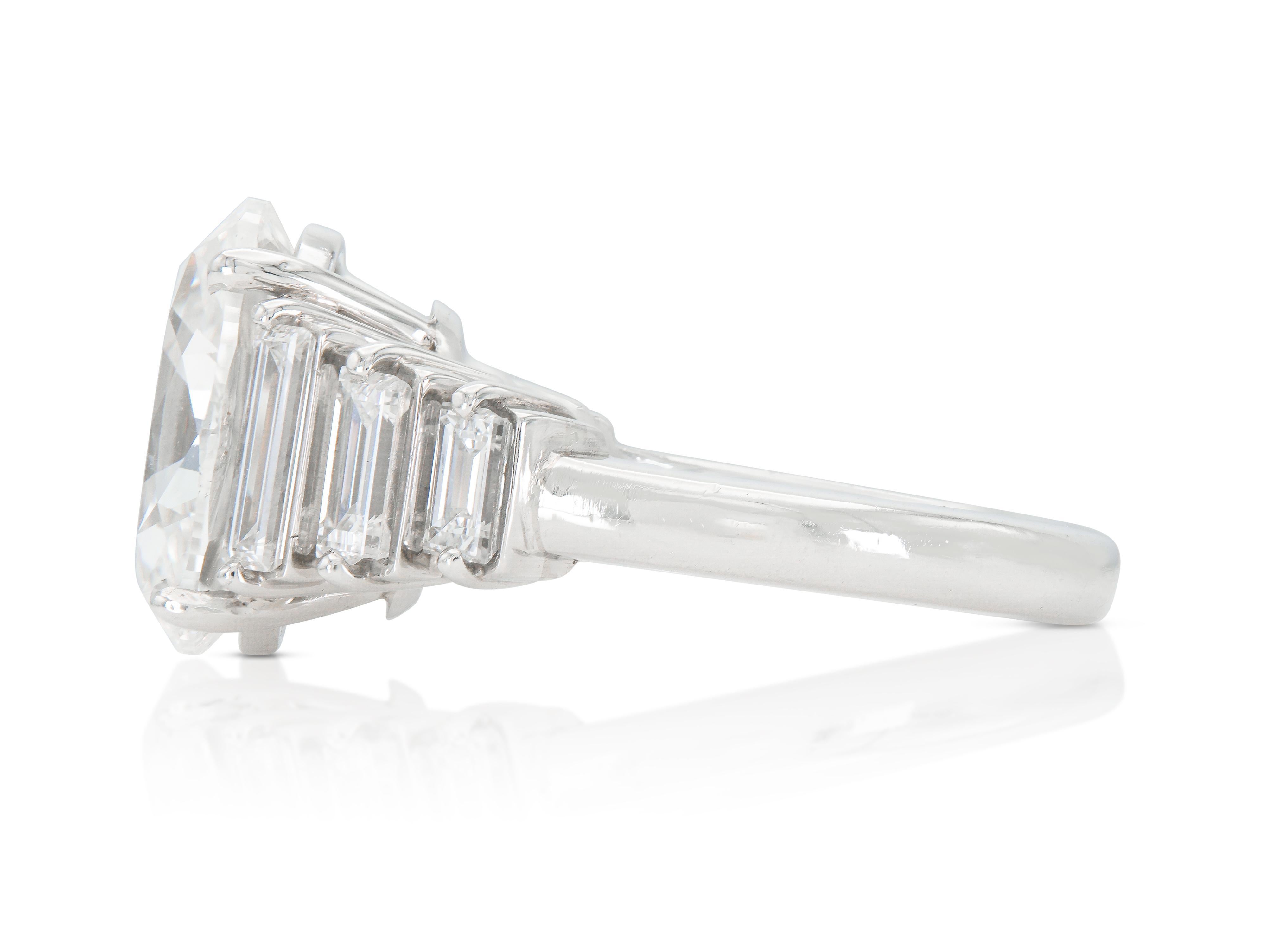 Taille ovale Vintage 1950s 5.23 Carat Oval Cut Diamond Engagement Ring en vente