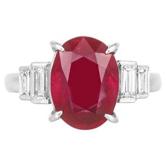 Bague Vintage 1950s 5.39 Carat Ruby Oval Cut et 0.50 Carat Diamonds