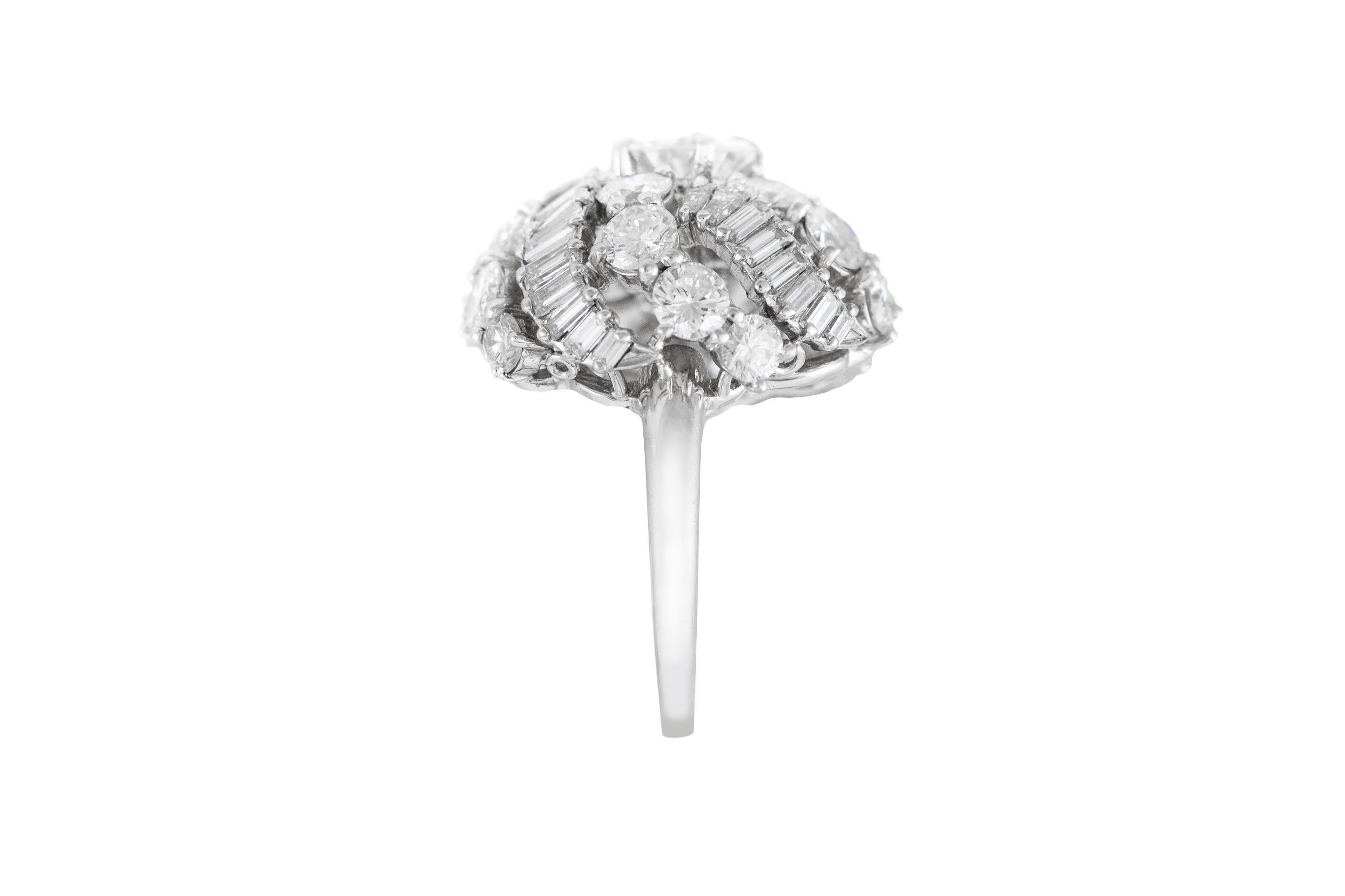 Taille ronde Vintage 1950s 6.00 Carat Diamond Domed Ring en vente