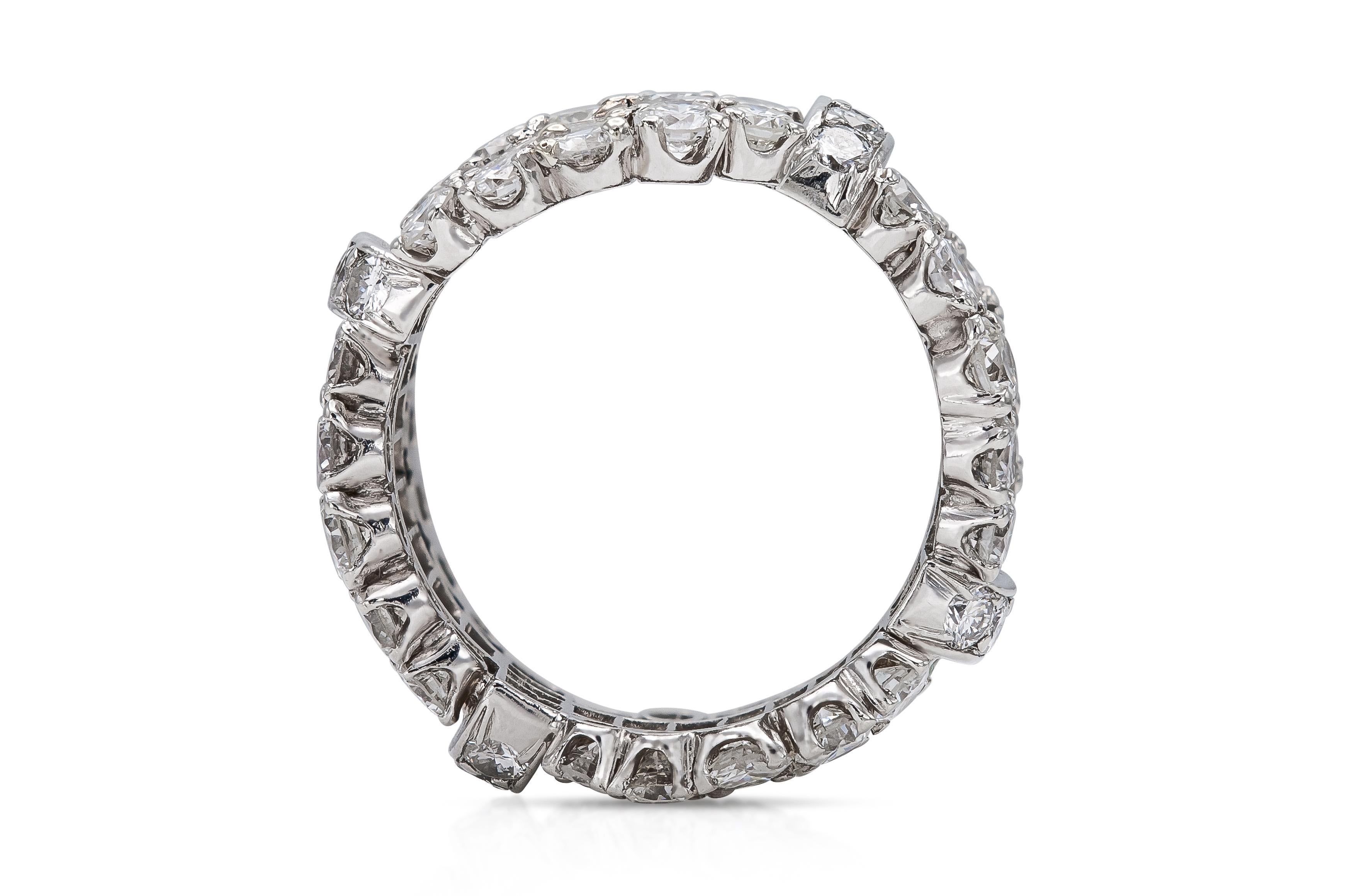 Vintage 1950s 6.00 Carat Round and Baguette Cut Diamonds Band In Good Condition For Sale In New York, NY