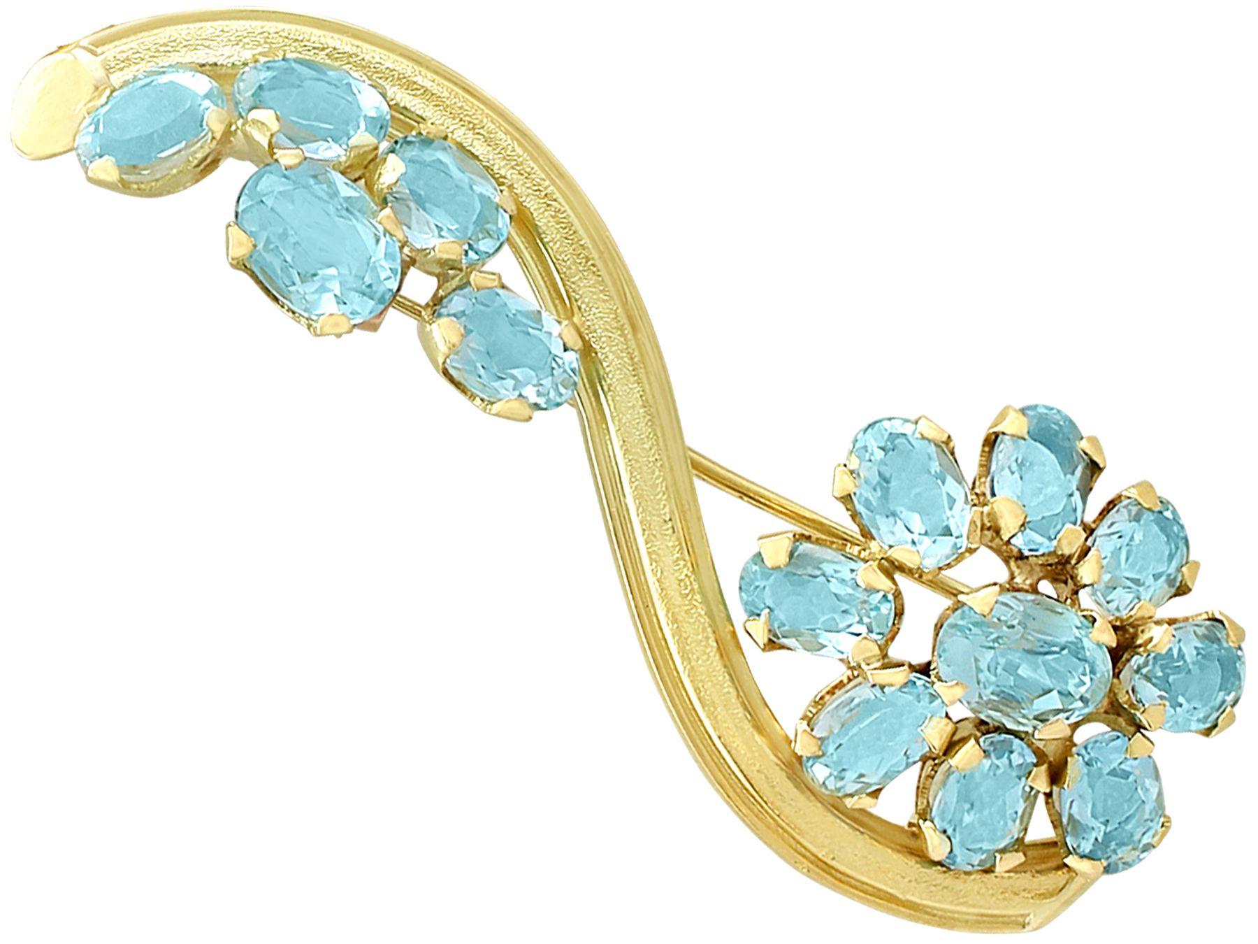 Vintage 1950s 6.05 Carat Aquamarine and Yellow Gold Pendant / Brooch In Excellent Condition For Sale In Jesmond, Newcastle Upon Tyne