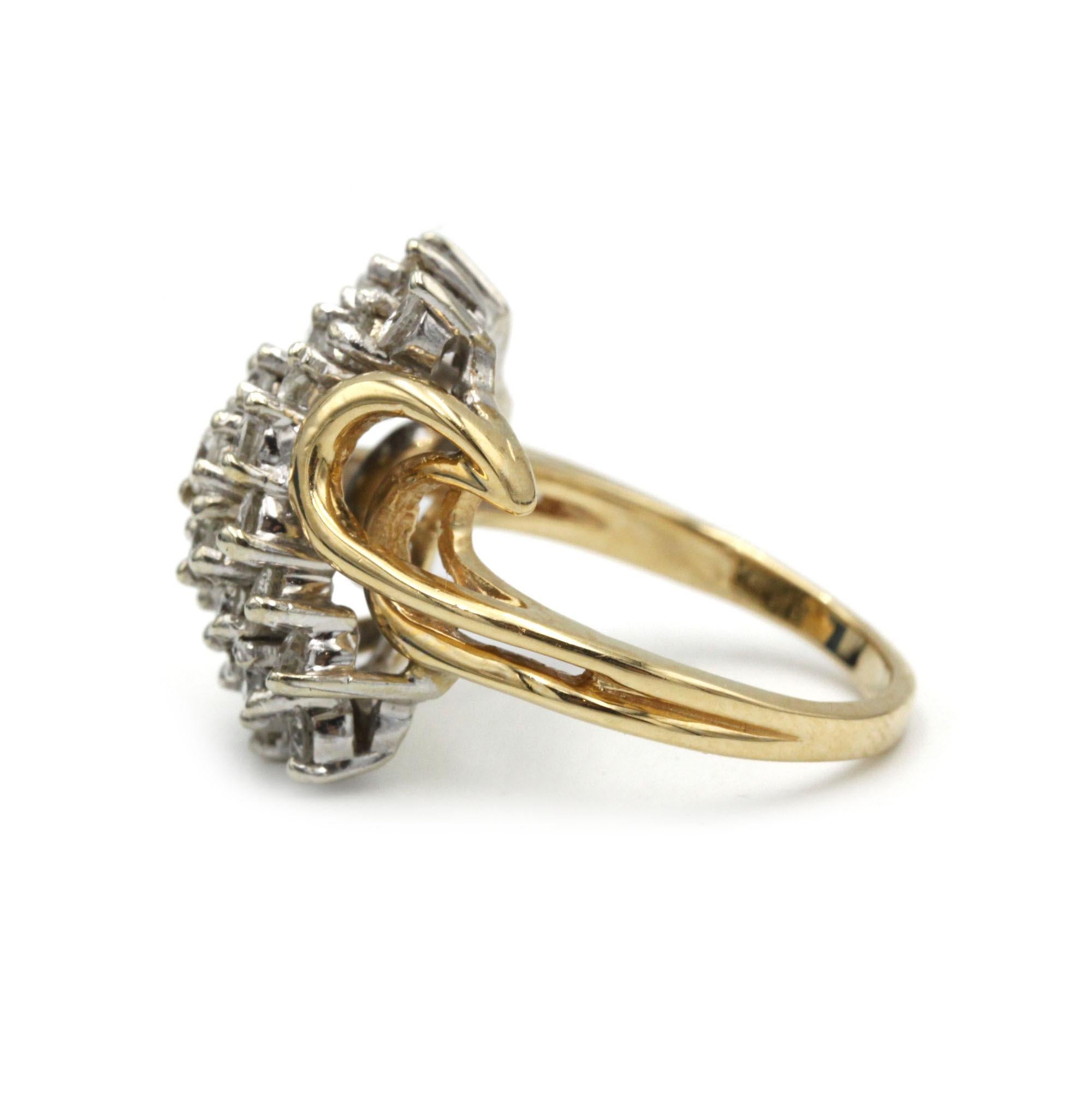 Anillo de cóctel vintage de oro amarillo y blanco de 18 quilates de los años 50-60 con racimo de diamantes Moderno en venta