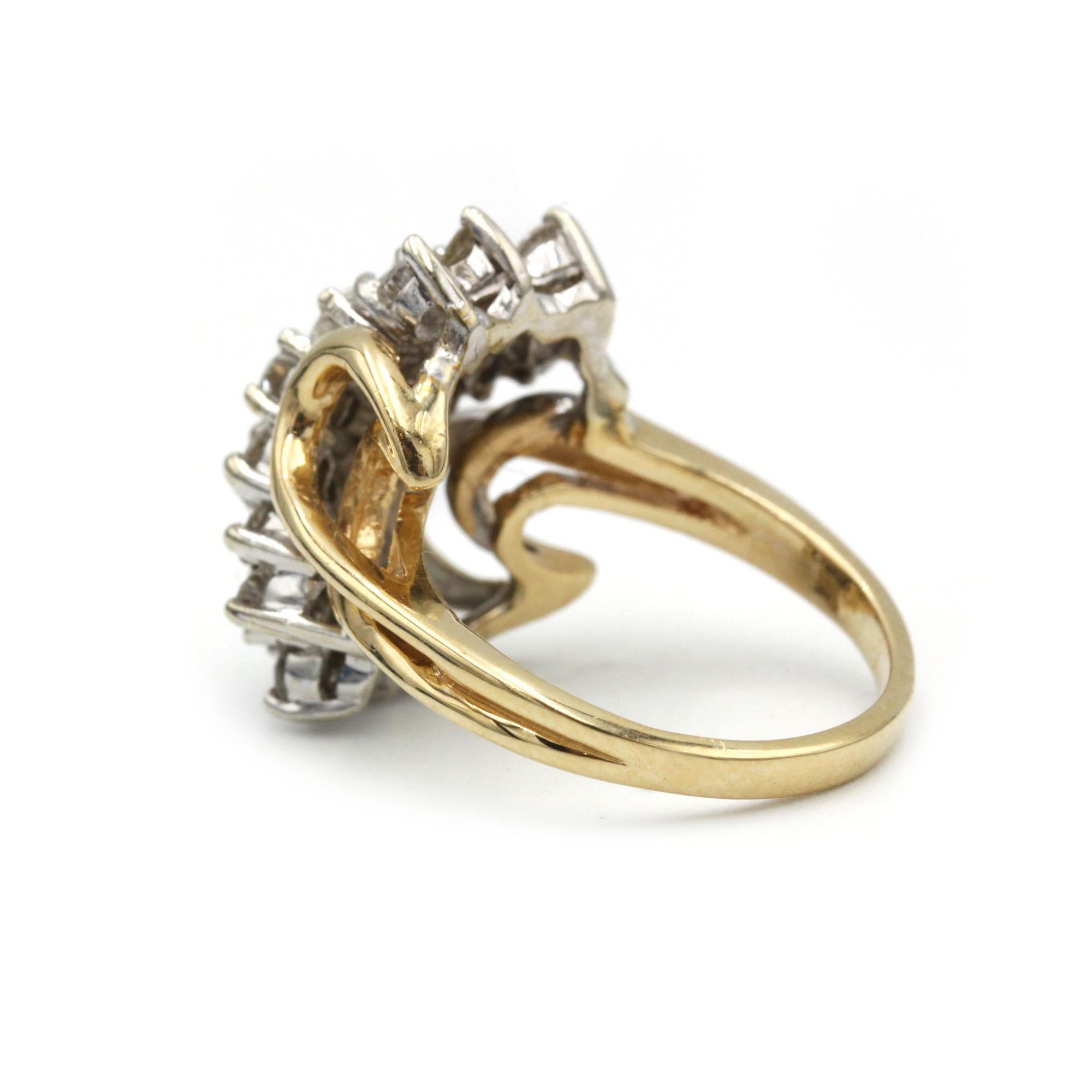 Anillo de cóctel vintage de oro amarillo y blanco de 18 quilates de los años 50-60 con racimo de diamantes Corte brillante en venta