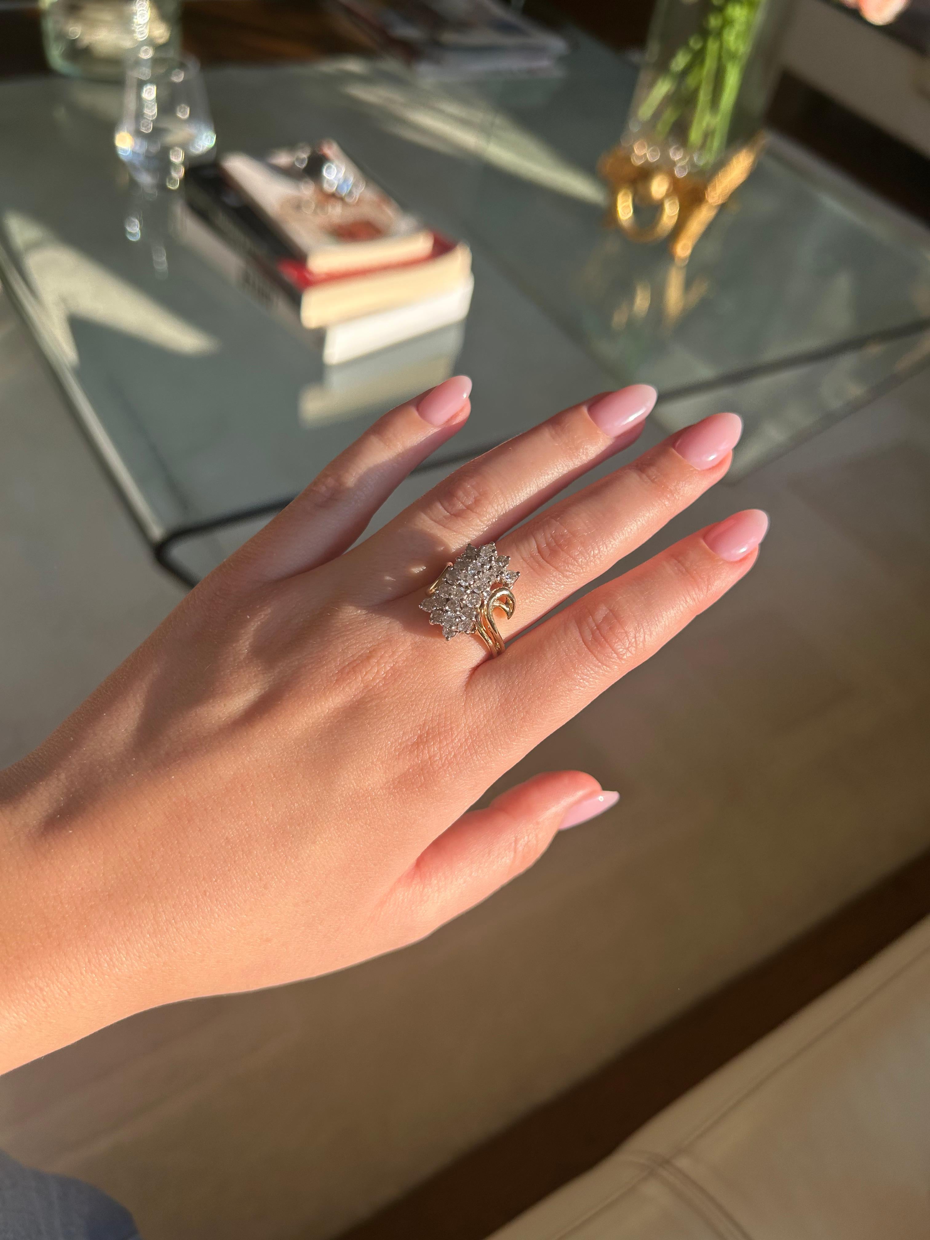 Vintage 1950-60er Jahre 18K Gelb & Weißgold Diamant Cluster Cocktail Ring im Angebot 1
