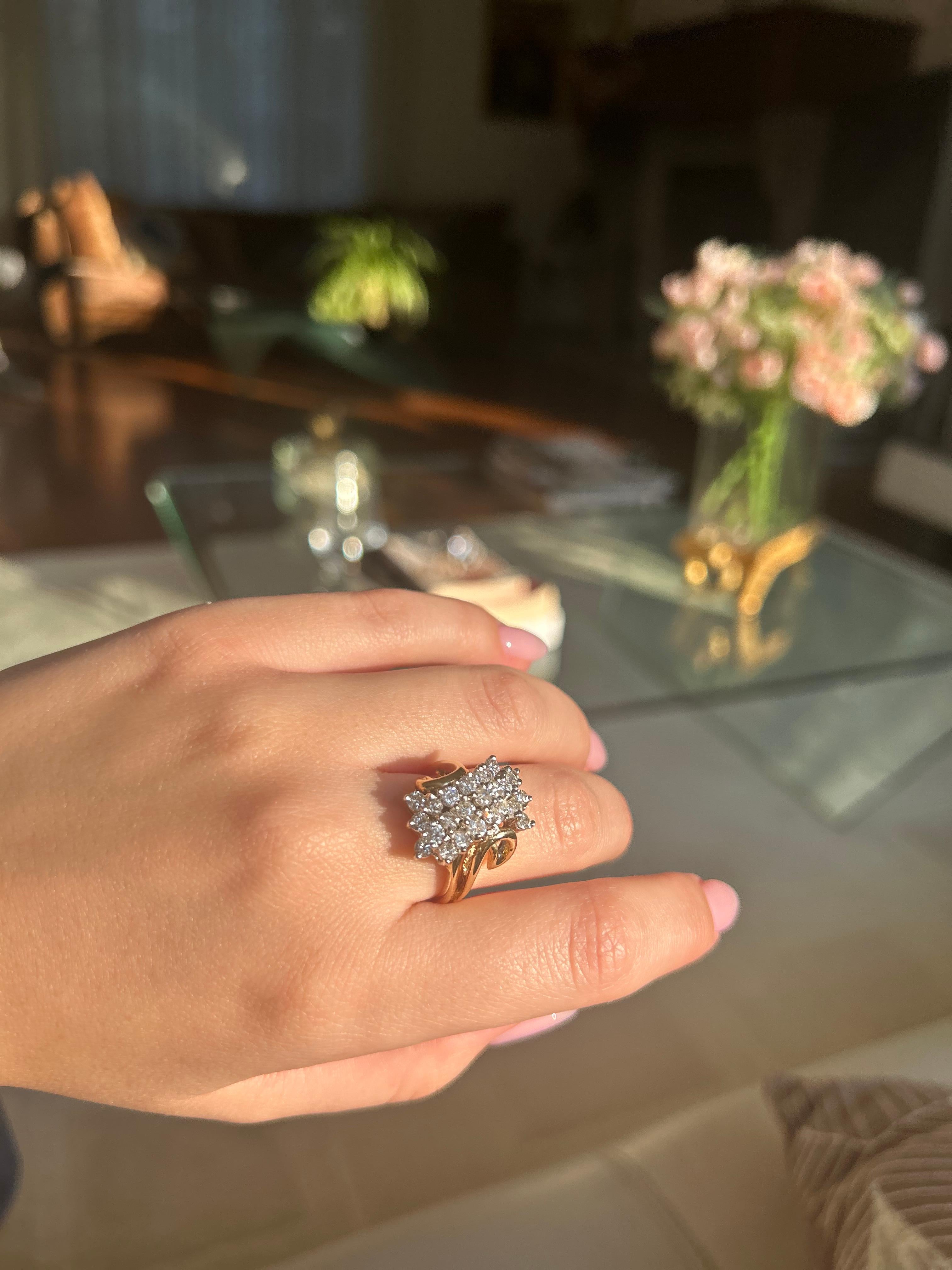 Vintage 1950-60er Jahre 18K Gelb & Weißgold Diamant Cluster Cocktail Ring im Angebot 2