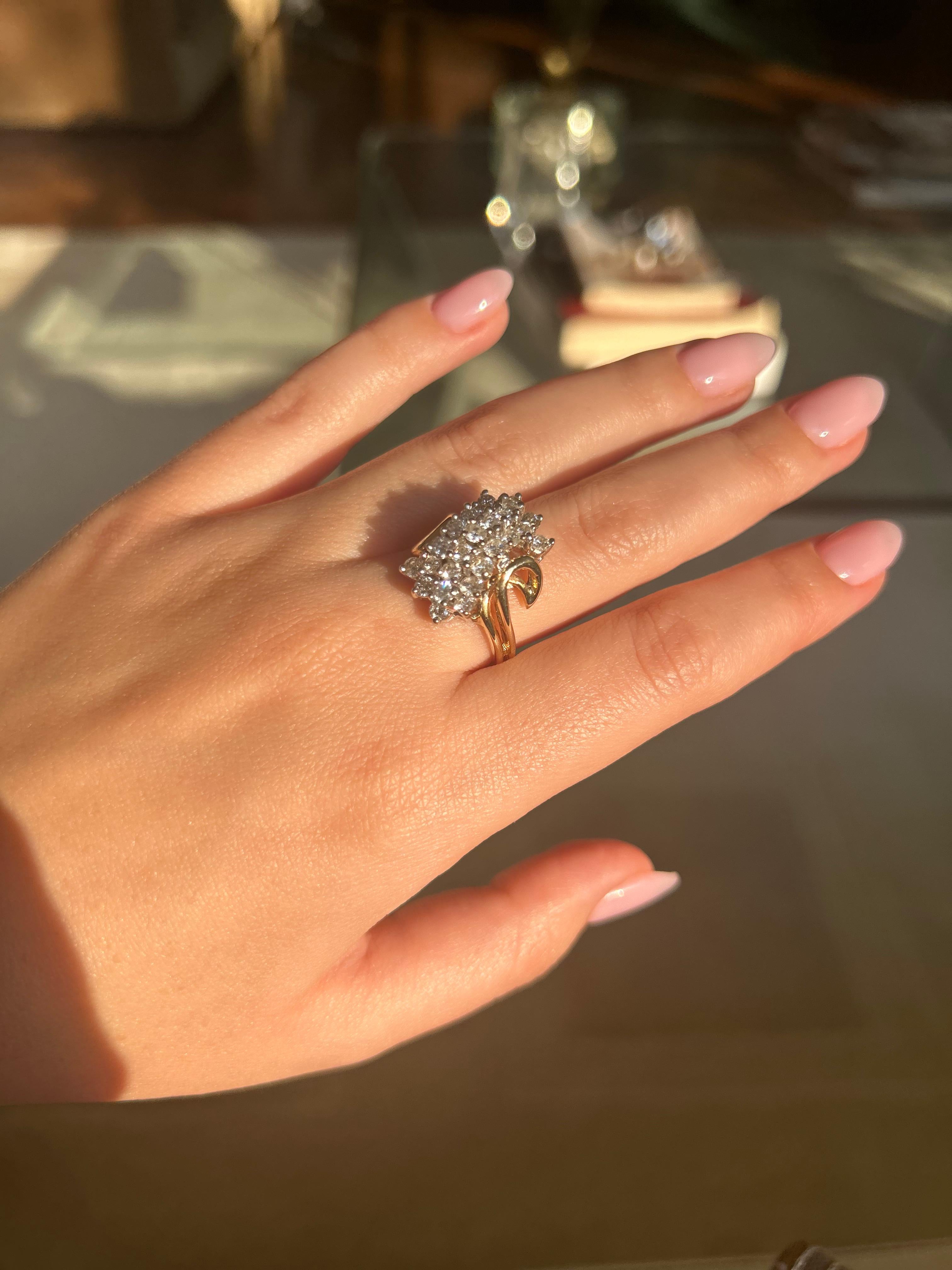 Vintage 1950-60er Jahre 18K Gelb & Weißgold Diamant Cluster Cocktail Ring im Angebot 3