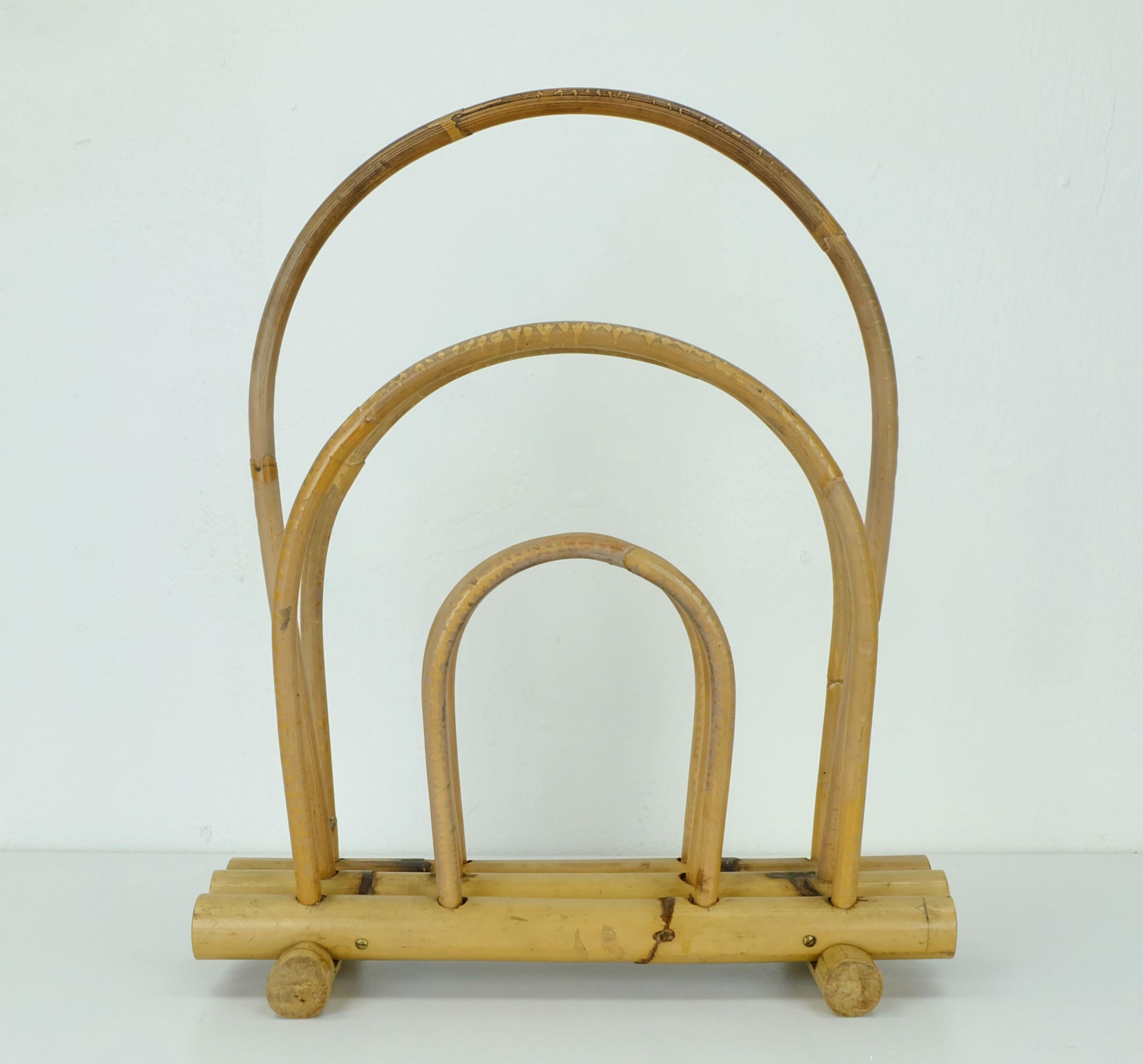 A very beautiful mid century bamboo magazine rack. Perfect addition to any mid century interior. 

Dimensions in cm: 
Height 45 cm, width 37 cm, depth 16 cm.

Dimensions in inches: 
Height 17.71