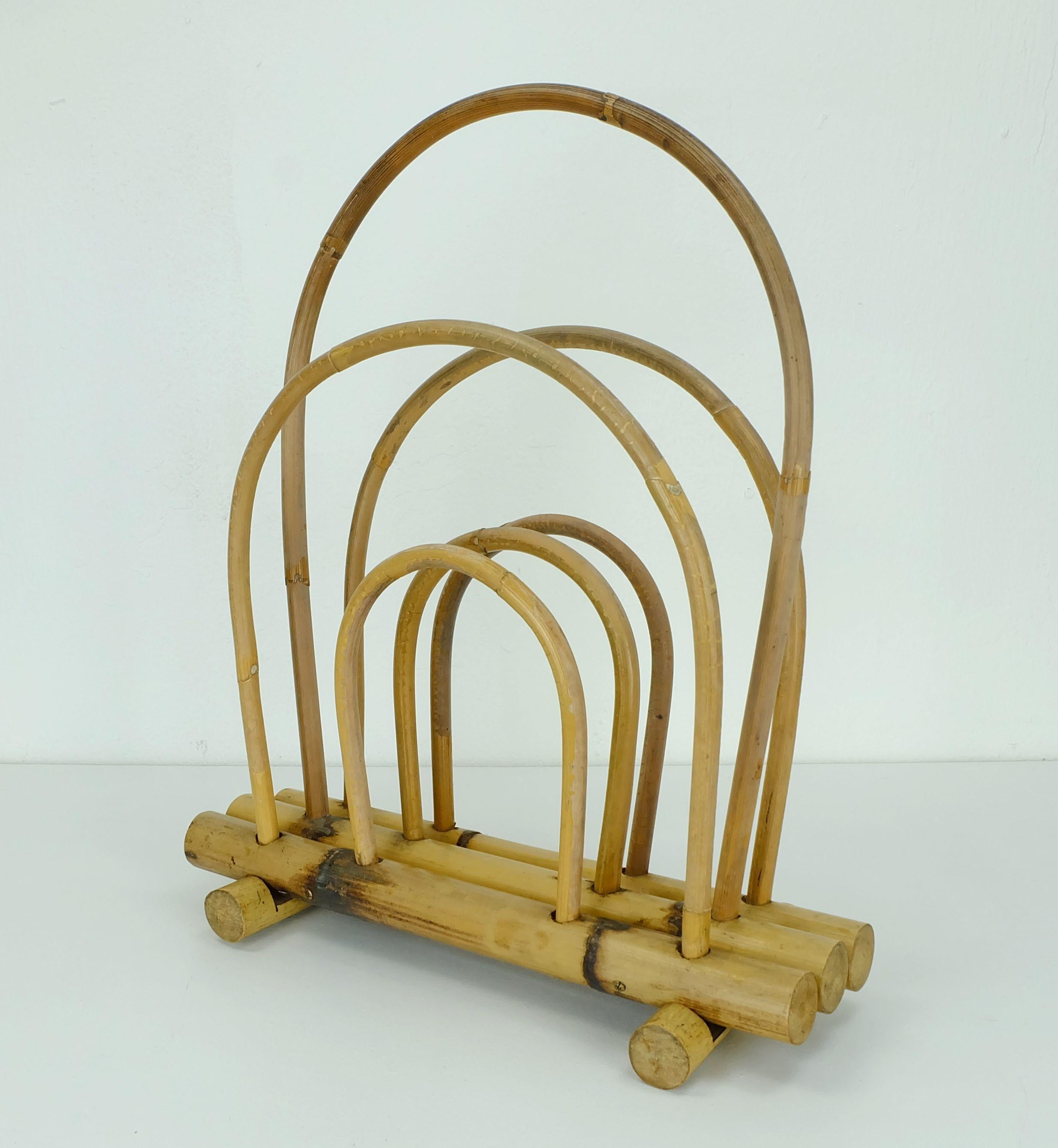 vintage 1950s 60s mid century magazine rack bamboo hawaii tiki style In Good Condition For Sale In Mannheim, DE