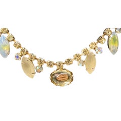 Collar vintage de brillantes de los años 50-60 con piedras lechosas