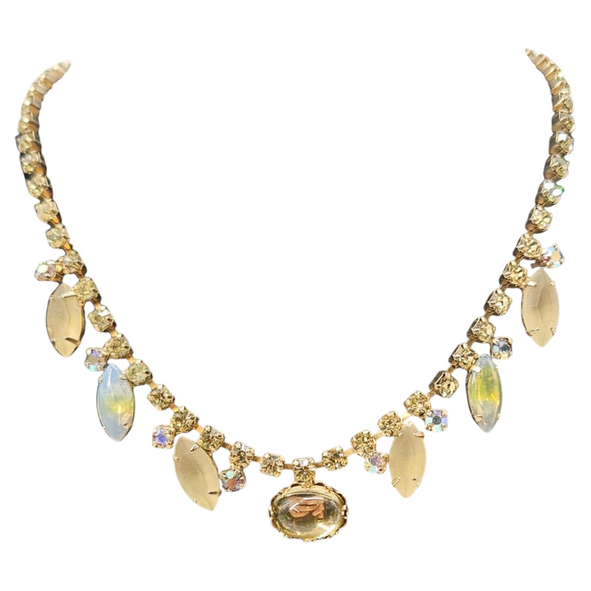 Collana di strass vintage degli anni '50-'60 con pietre lattiginose