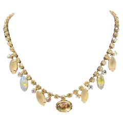 Collar vintage de brillantes de los años 50-60 con piedras lechosas