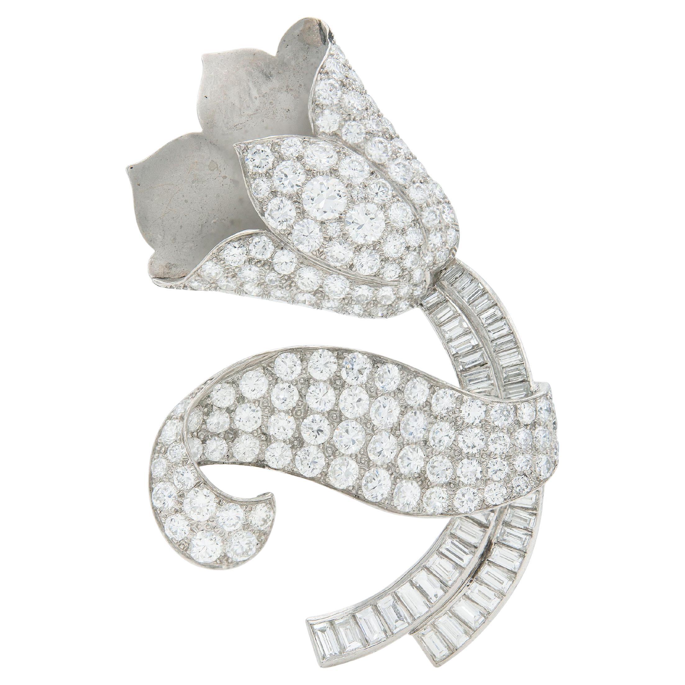 Ciondolo spilla a tulipano con diamante da 7,50 carati, vintage anni 
50 in vendita