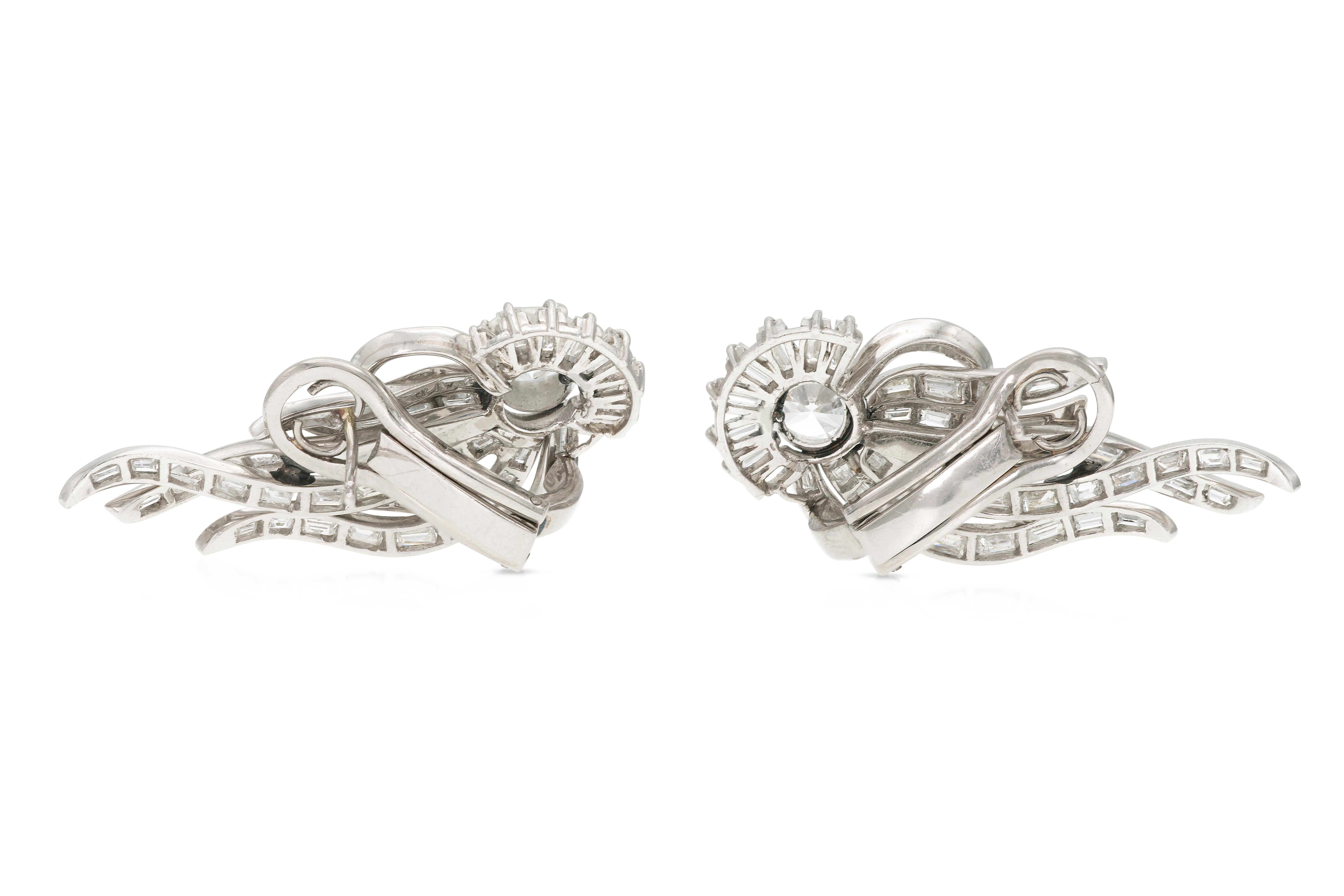 Vintage 1950er Jahre 7,60 Karat Diamant-Climber-Ohrringe (Rundschliff) im Angebot