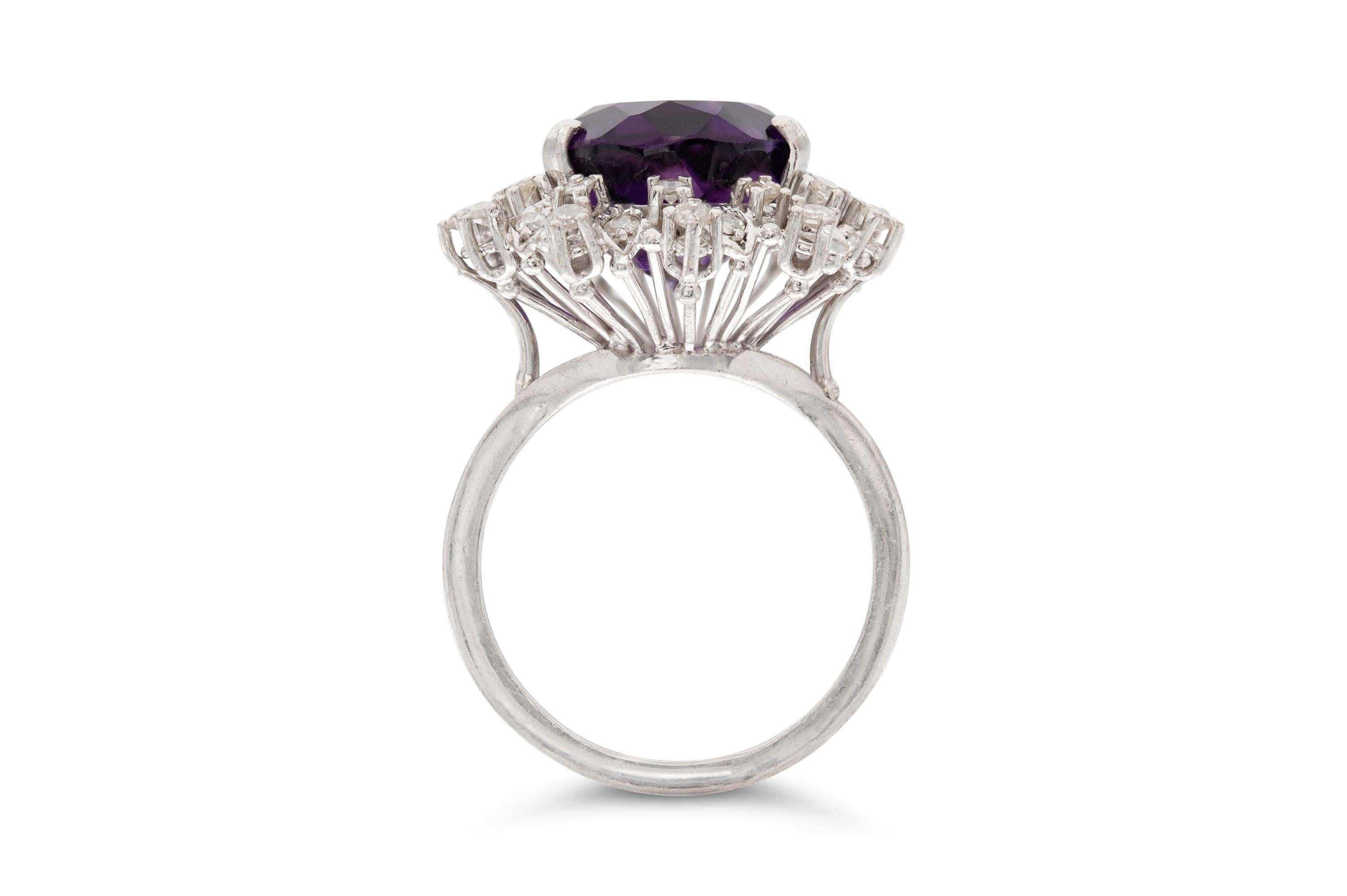 Vintage 1950s 8.00 Carat Oval Cut Amethyst Ring with Diamonds In condizioni buone in vendita a New York, NY