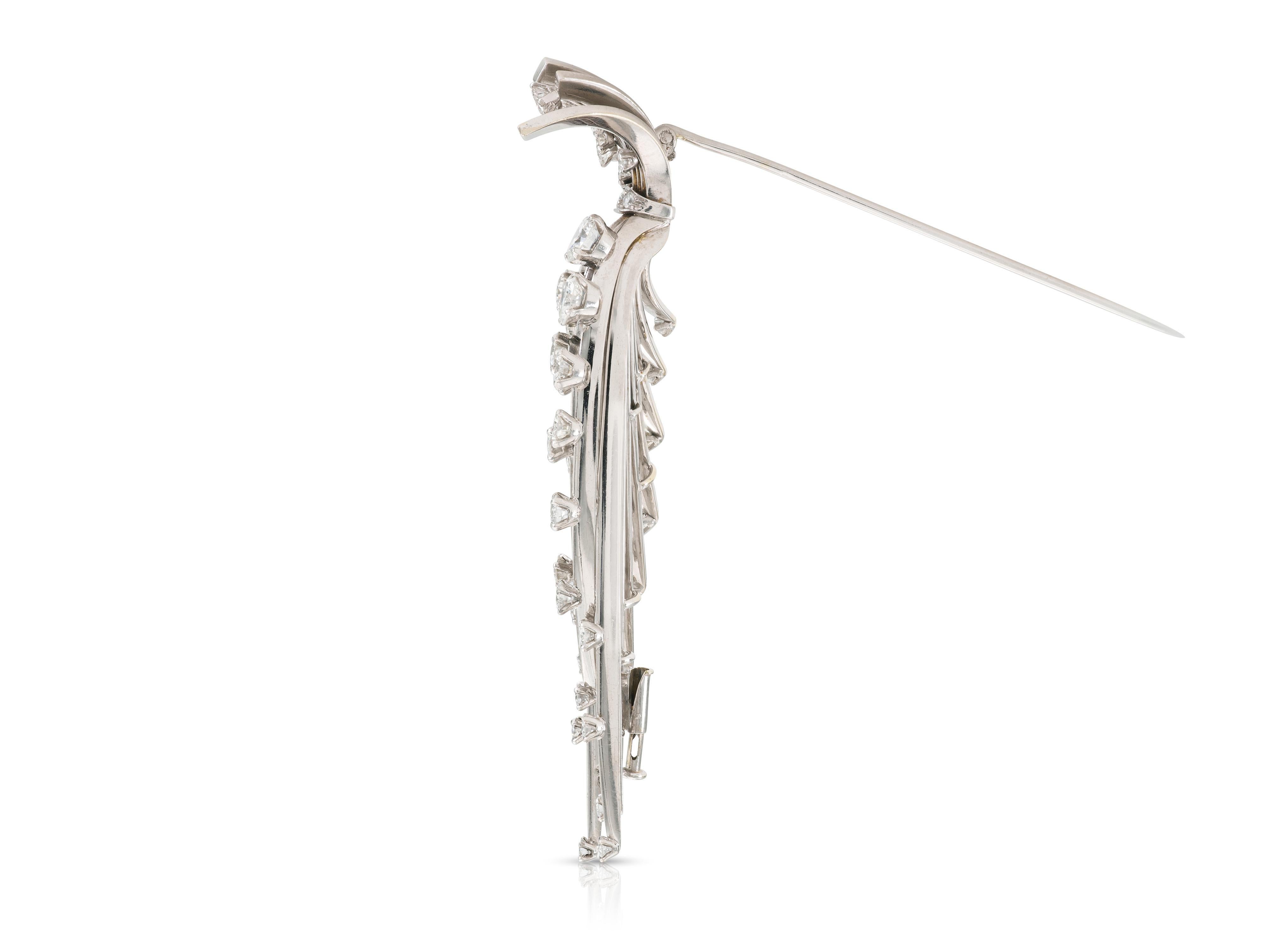 Taille ronde Vintage 1950s 9.00 Carat Diamond Burst Brooch en vente