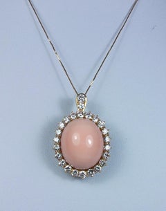 Vintage 1950s Angel Skin Coral Diamonds 18 Karat Gold Necklace Ring Earring Set