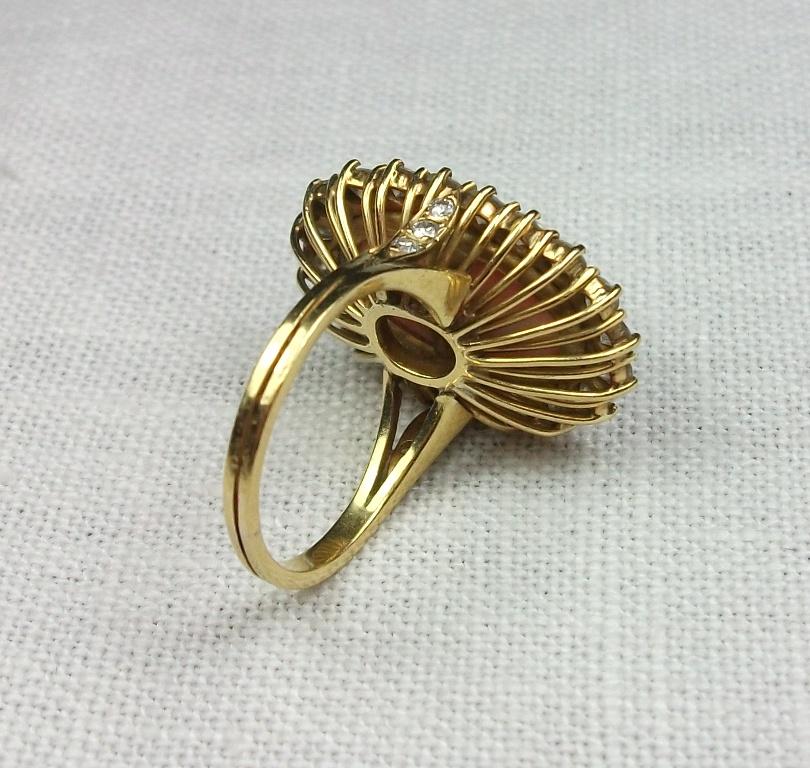 Retro Vintage 1950s Angel Skin Coral Diamonds 18 Karat Gold Necklace Ring Earring Set For Sale