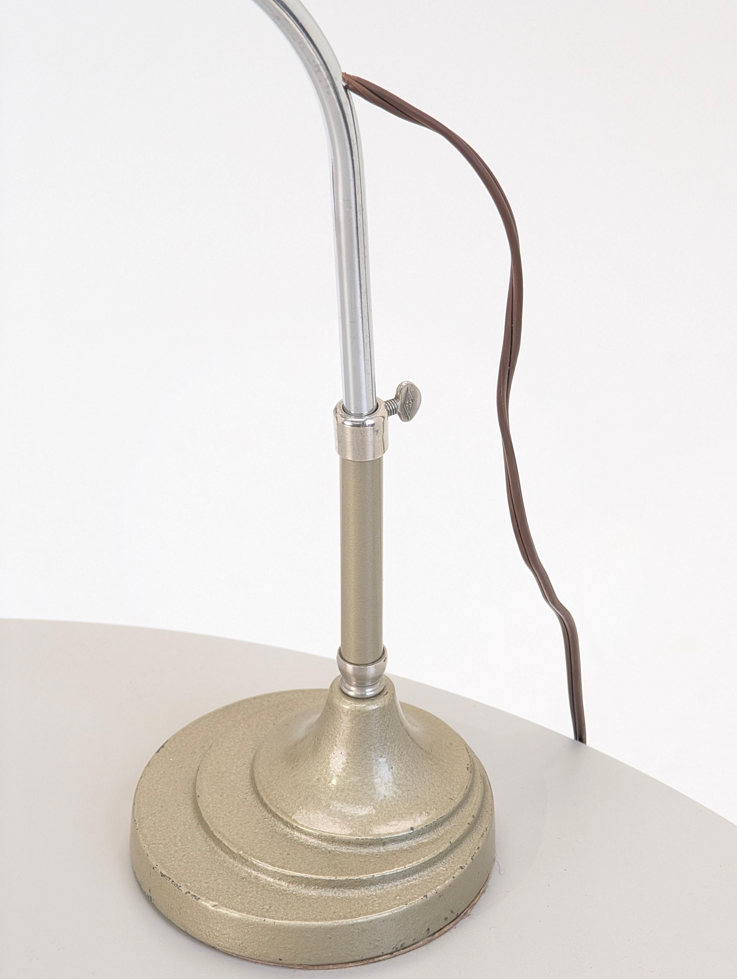 American Vintage 1950s Art Deco Banker's Lamp by Radionic Trans Co For Sale