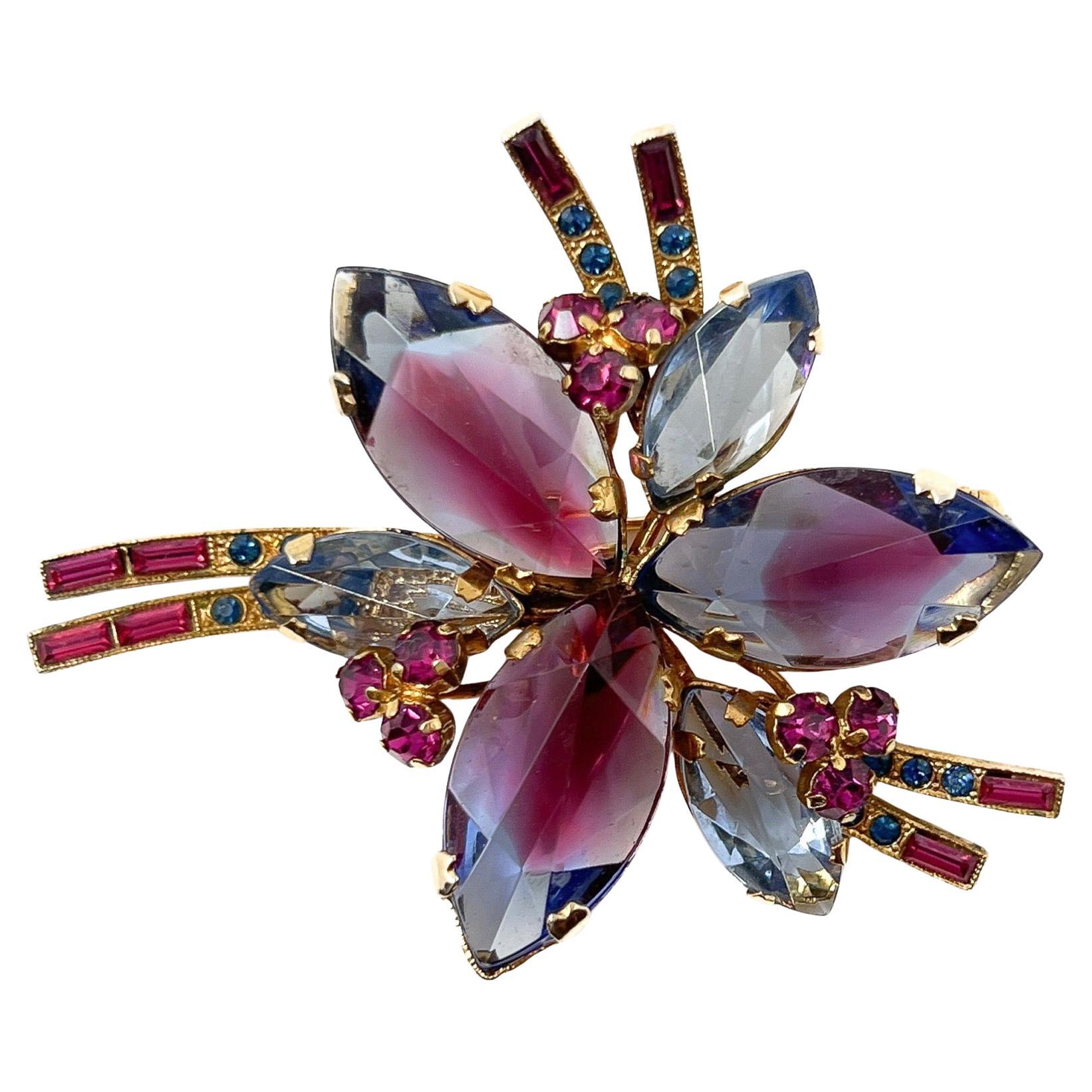 Spilla austriaca a forma di fiore in vetro rosa e blu del 1950, Vintage By