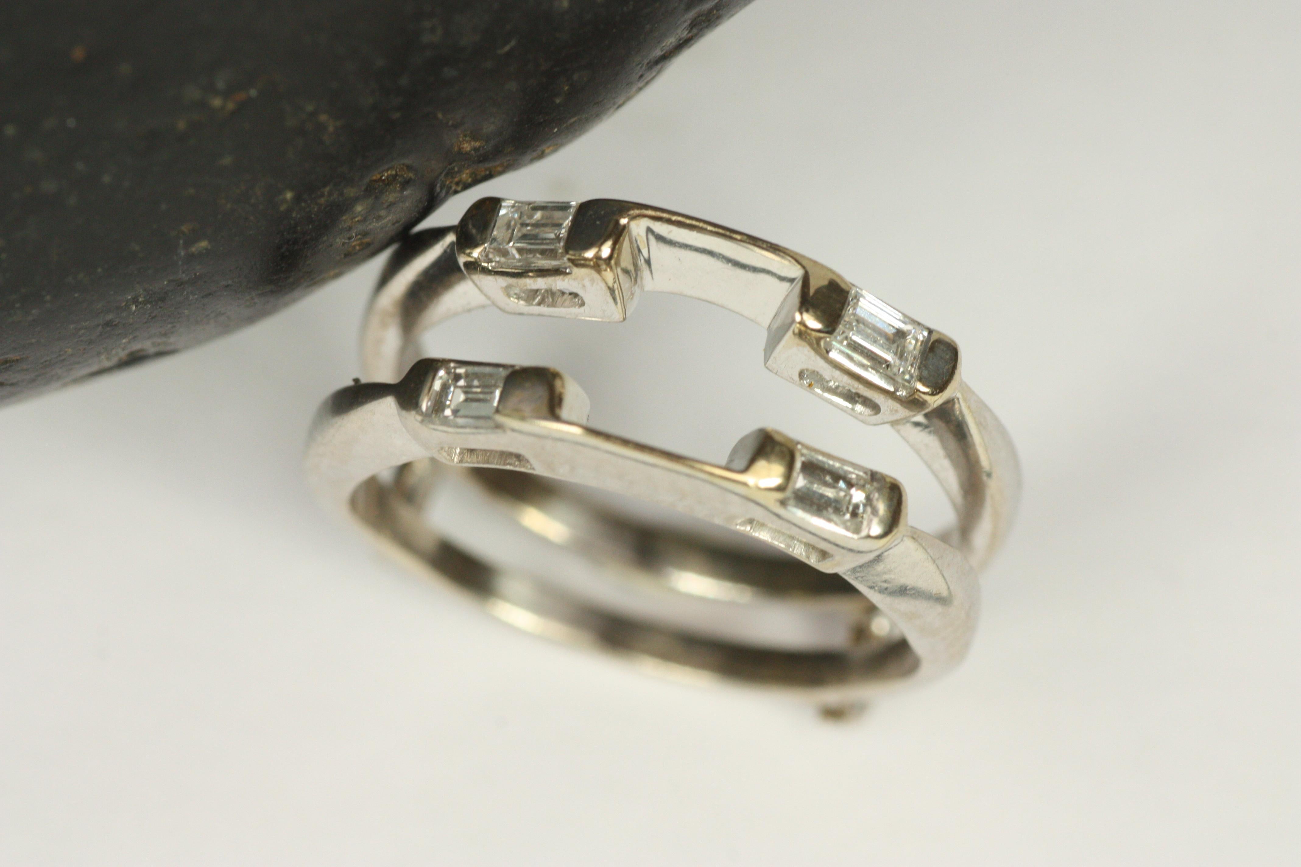 Vintage 1950s Baguette Diamond Jacket Ring in 14K White Gold Bon état - En vente à Santa Monica, CA