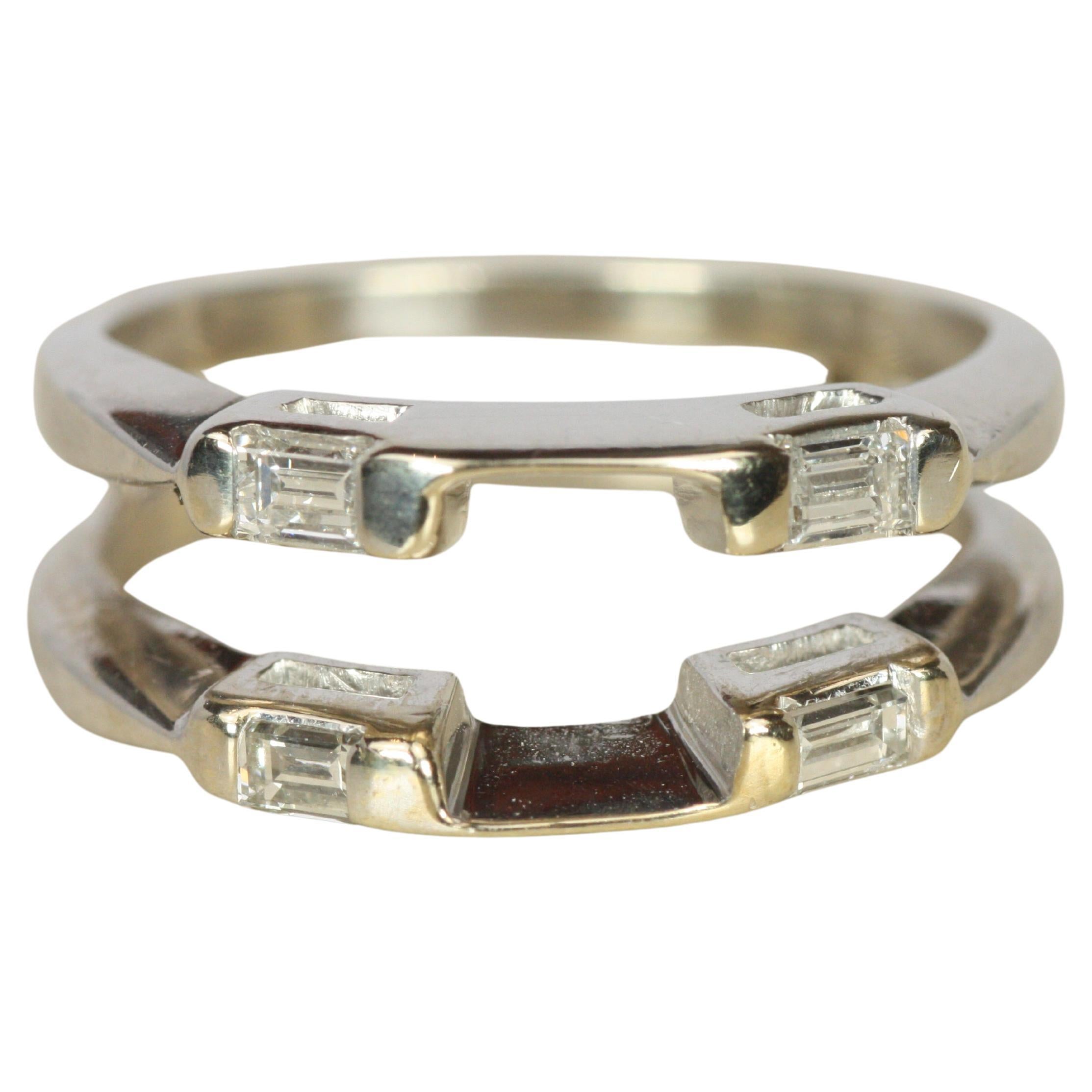Anillo de chaqueta de diamantes baguette vintage de los años 50 en oro blanco de 14 quilates
