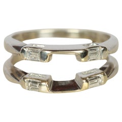 Anillo de chaqueta de diamantes baguette vintage de los años 50 en oro blanco de 14 quilates
